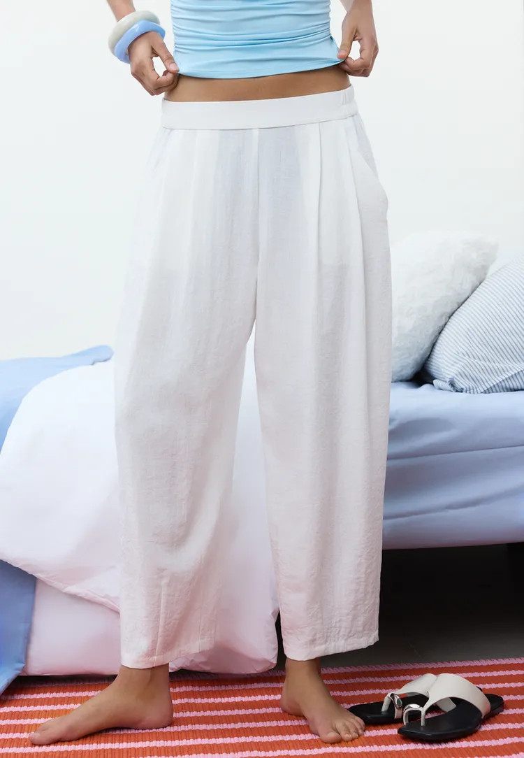 Flowing barrel trousers - Women's fashion | Stradivarius United Kingdom | Stradivarius (UK)