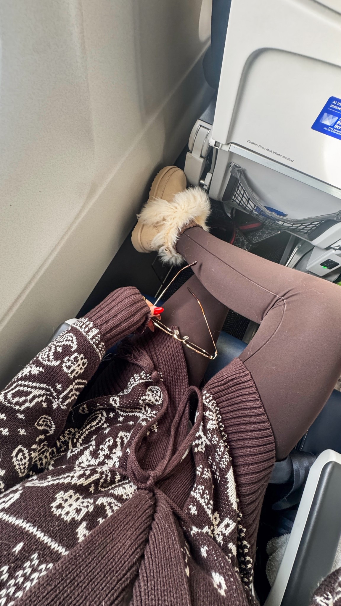 Cozy travel ootd! In XS all around 

#LTKFindsUnder50 #LTKHoliday #LTKFindsUnder100