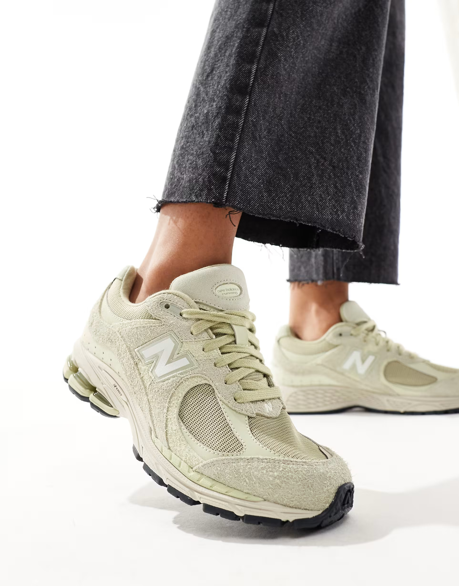 New Balance 2002 elements unisex sneakers in green - Exclusive to ASOS | ASOS (Global)