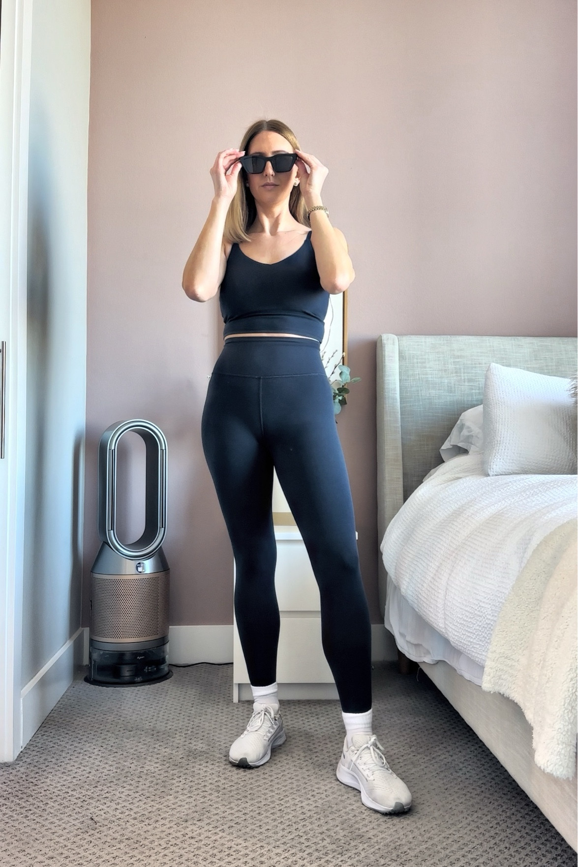 My new Athleta elation workout set! This fabric is butter soft! 

Leggings | sports bra 

#LTKstyletip #LTKfitness #LTKfindsunder100