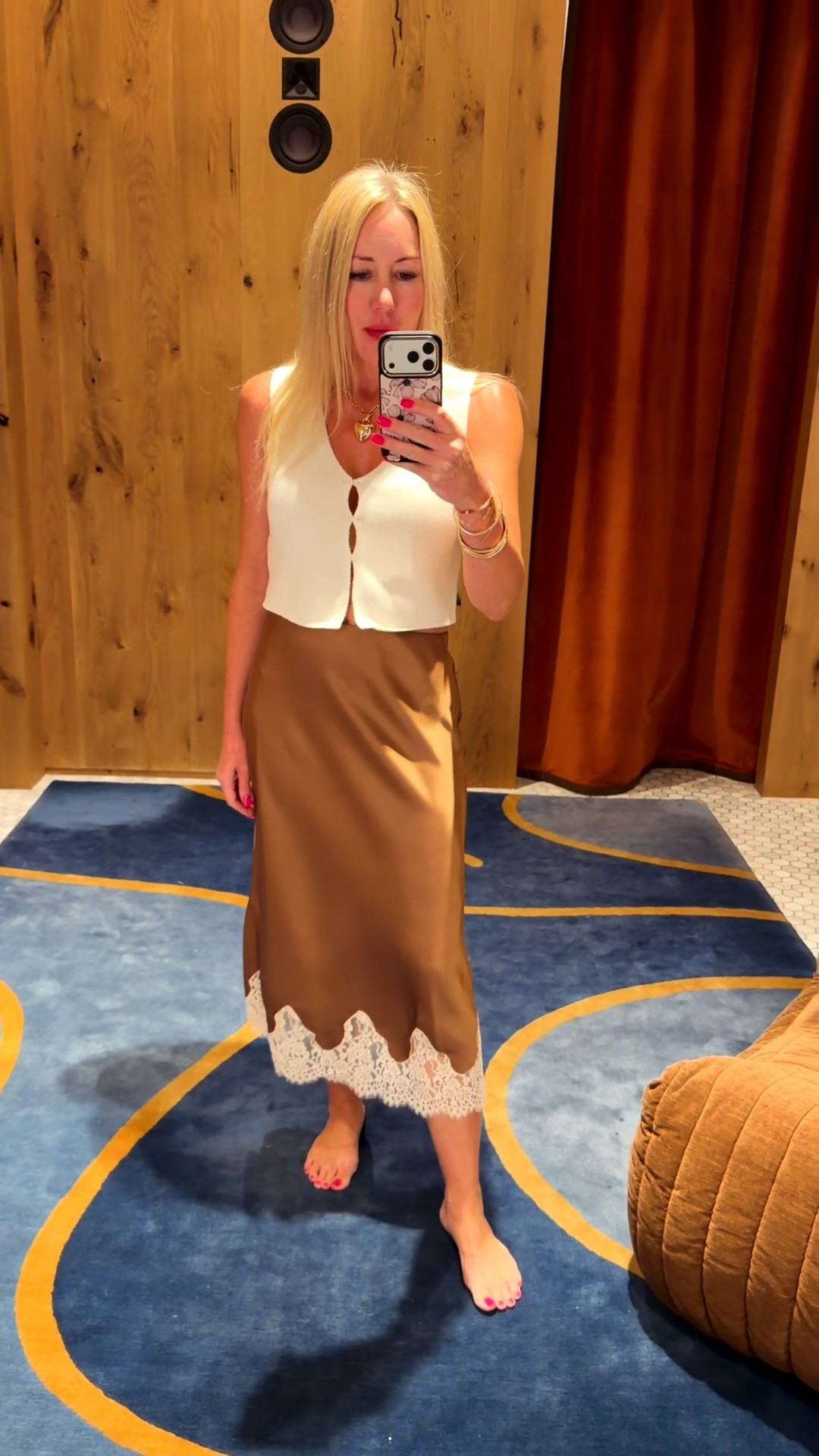@Aritzia one of my favorite stores! Skirts, tops, trousers that will take you from the office to an evening out💛

#LTKWorkwear #LTKootd #LTKTravel