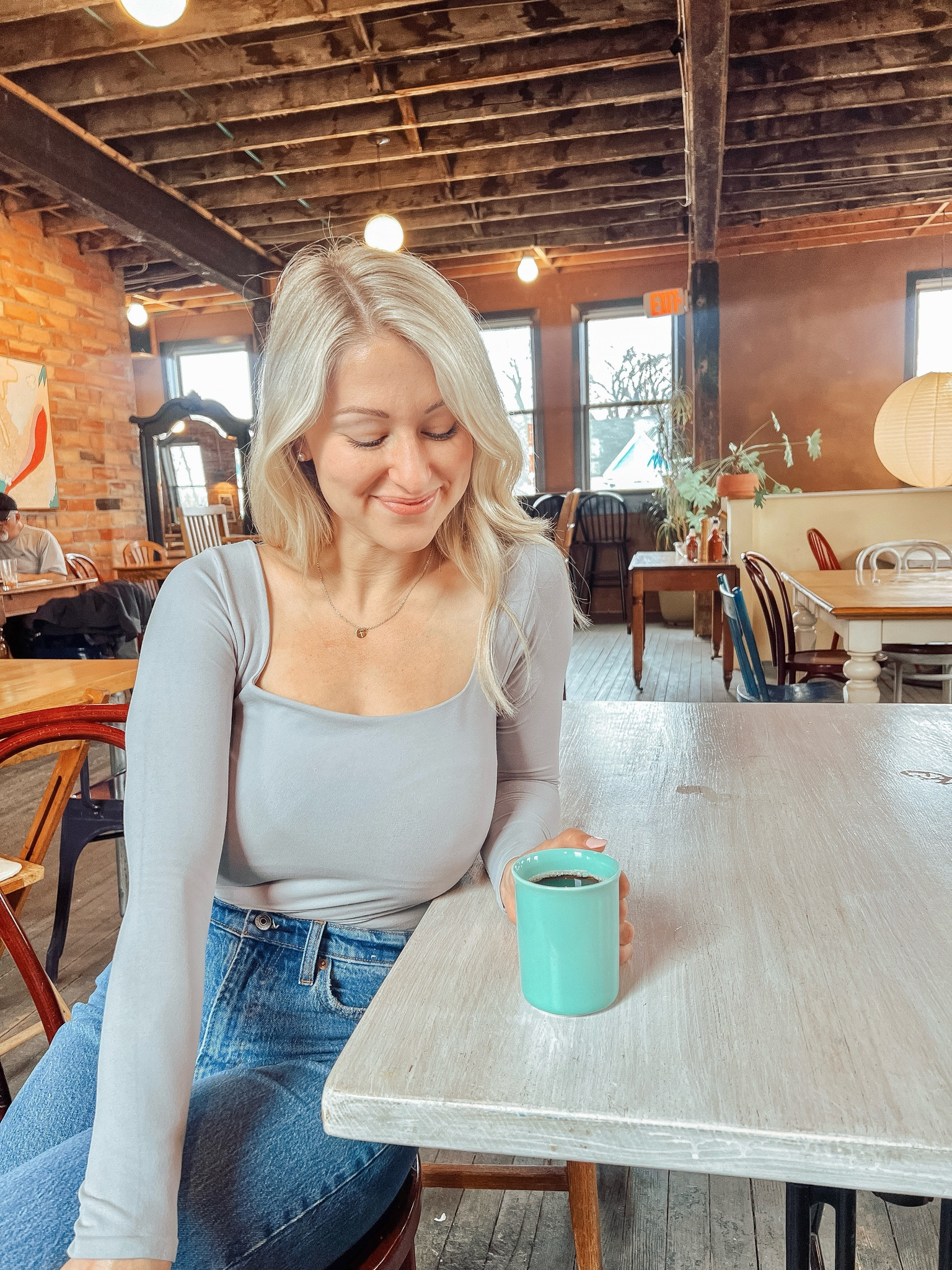 Free people clean lines long sleeve - M/L
Abercrombie high rise relaxed jeans - 25