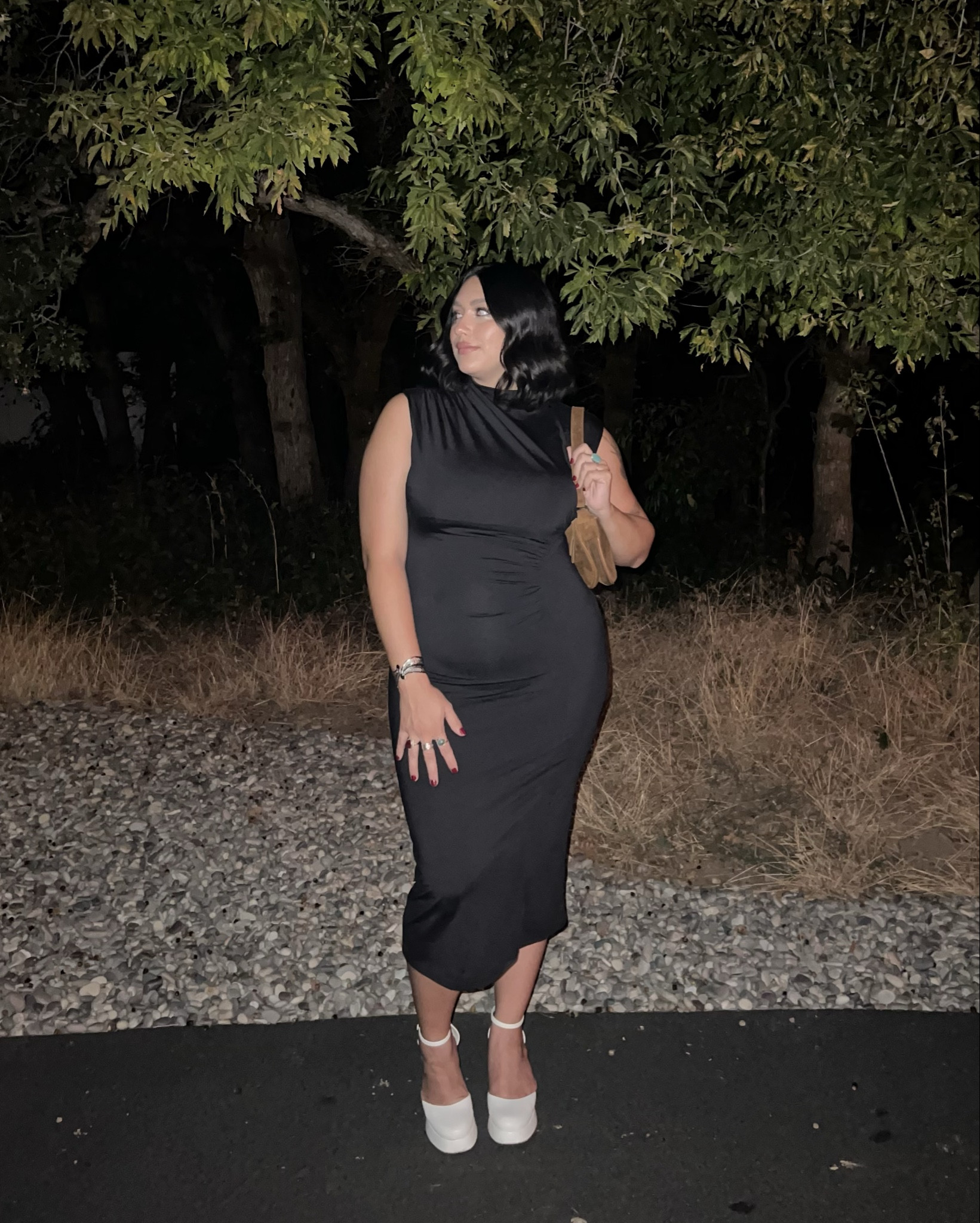 the most perfect black fitted dress especially if you are pregnant or postpartum! the draping is so flattering and the fit is chefs kiss! i’m wearing a size Large! 