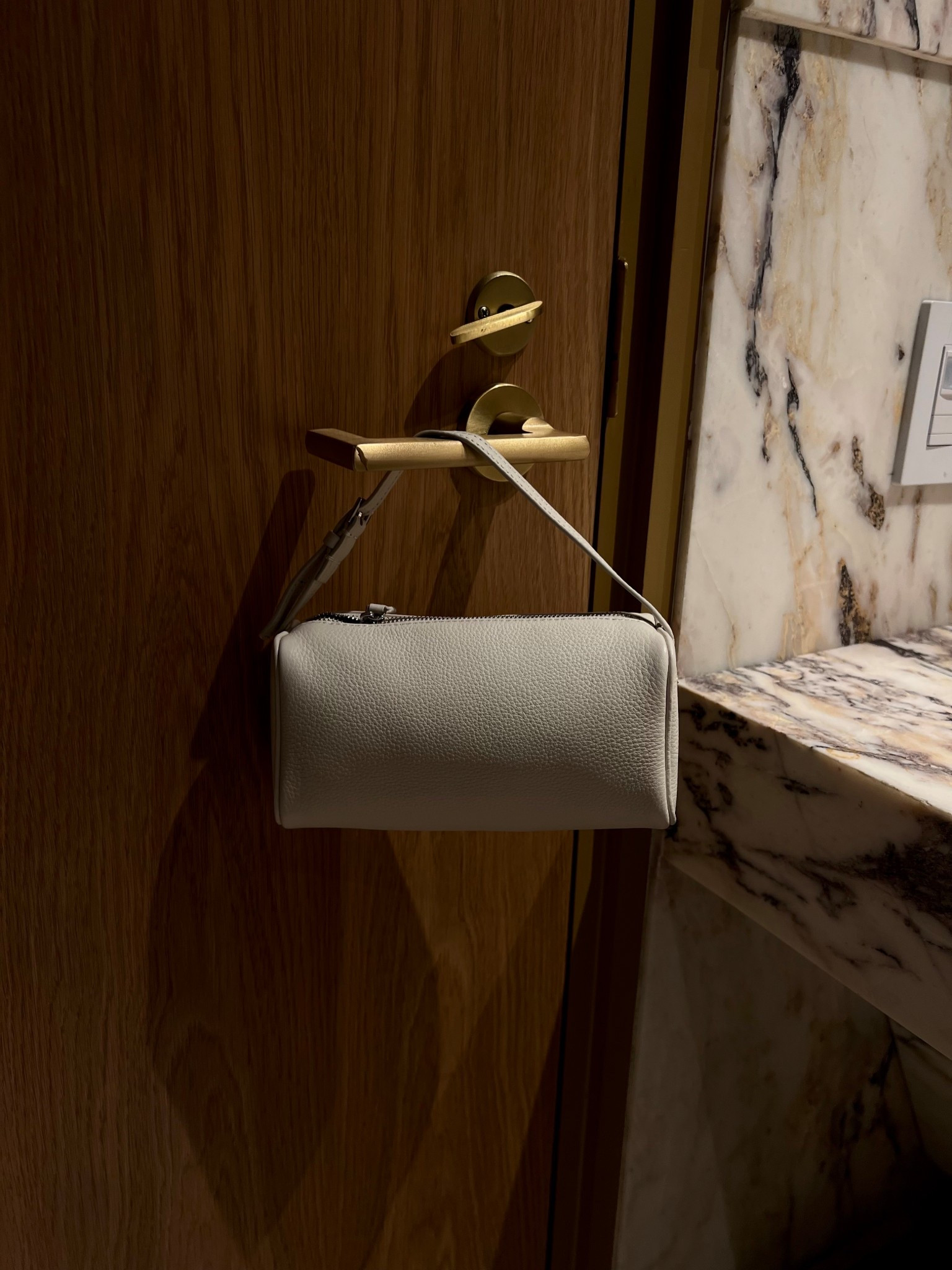 Amazon finds - 100% leather inside out, impeccably made, minimalist || looks like the row but on the budget

#LTKItBag #LTKFindsUnder100 #LTKxMadewell