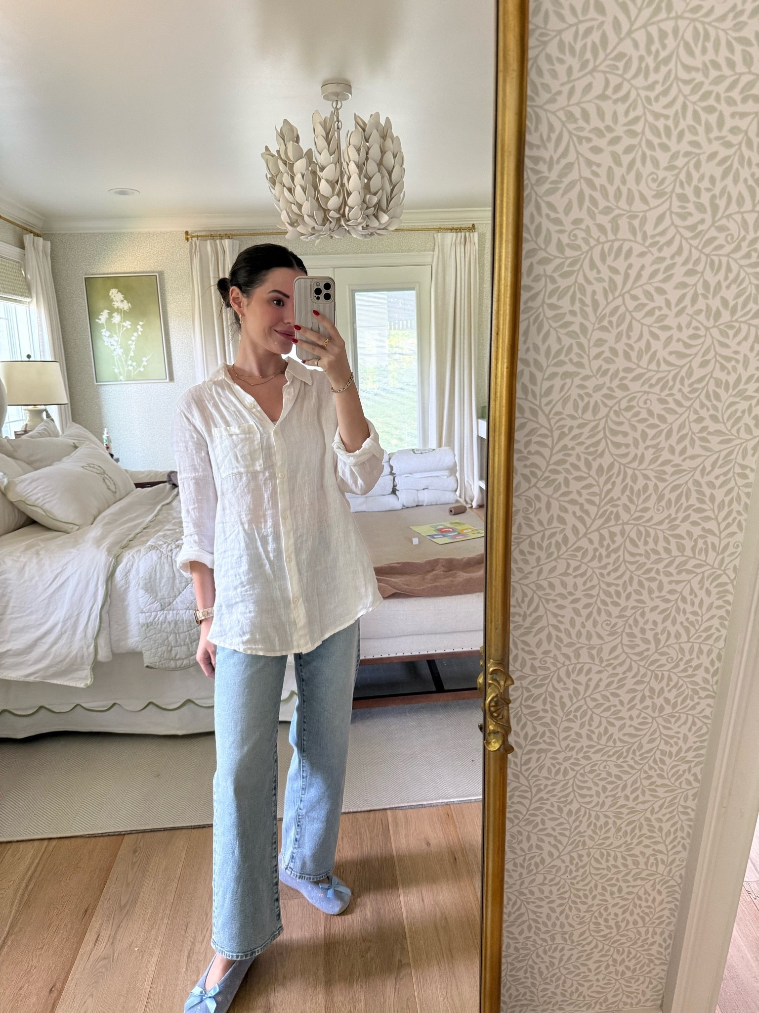 Linen shirt and jeans will forever be the most classic combo 🫰🏼🤍

#LTKgrwm #LTKmomlife #LTKootd