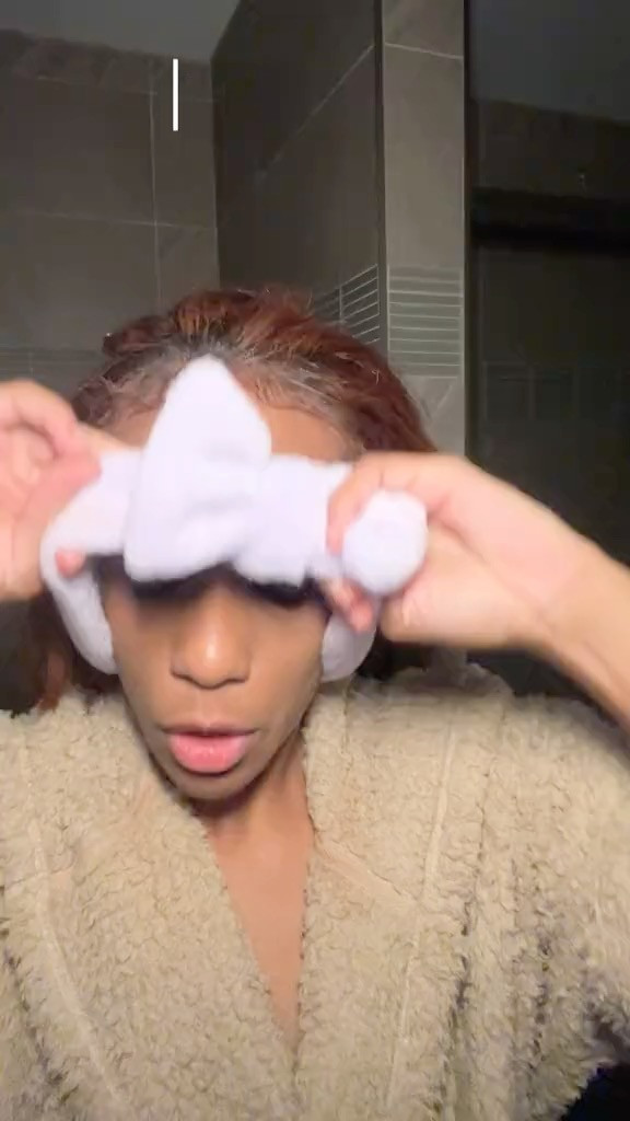 Level up your skincare for TWO DOLLARS! I never wash my face without these wristbands and headband #beautytokconvos  #skincare #skincareroutine  #skincaretips