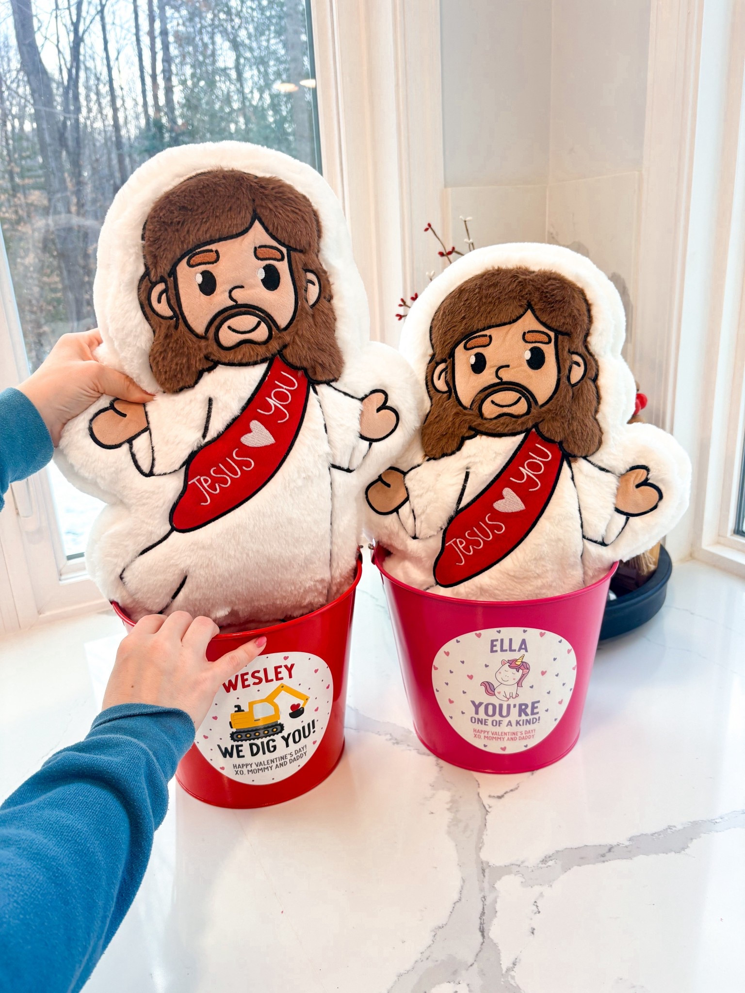 Jesus Loves Ypu pillow!

#LTKmomlife #LTKValentine #LTKKids