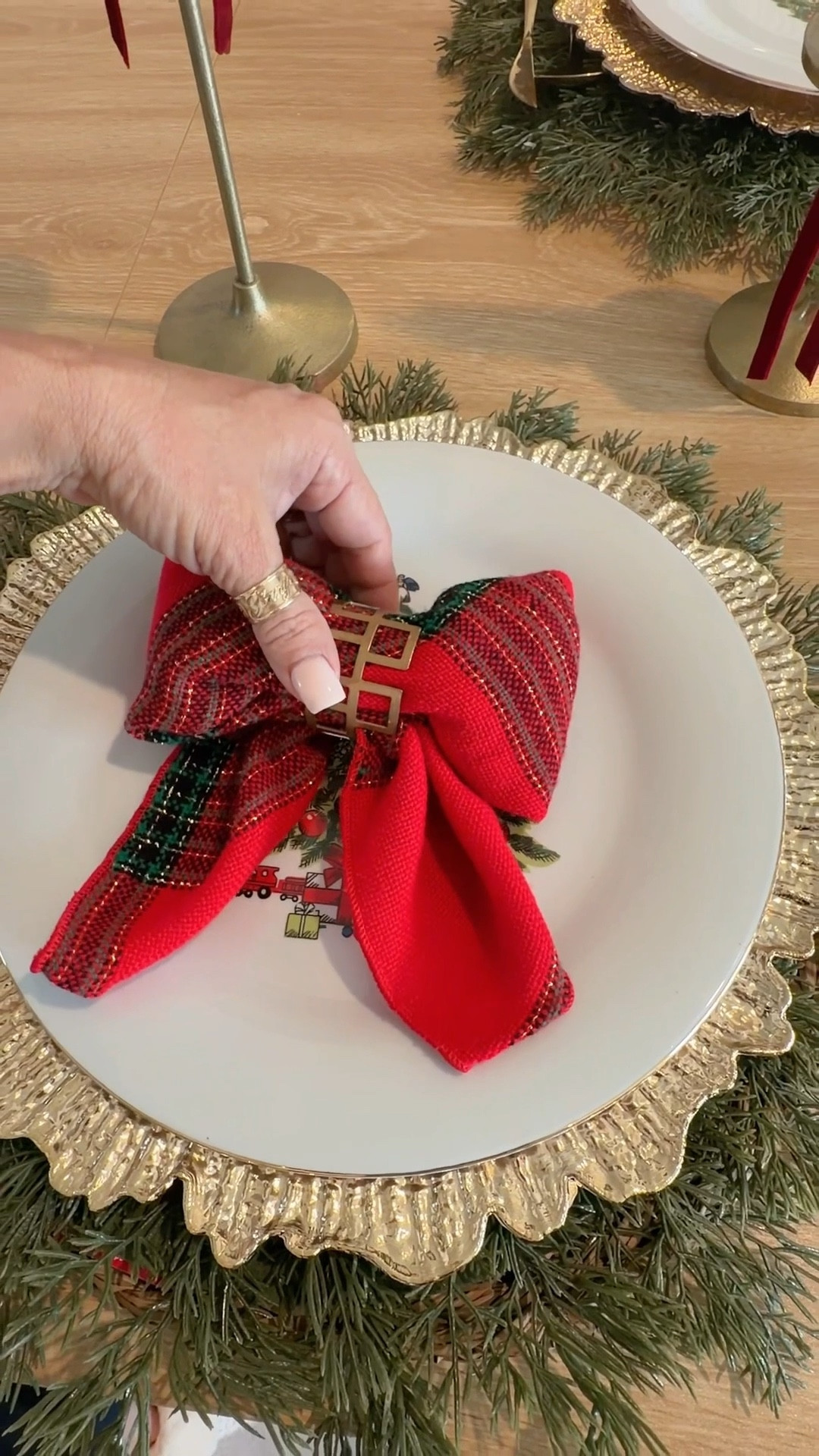 Estoy muy feliz de haber hecho tantas cosas esta navidad 🎅🏻🎄 a ti también te gustaron ? 
Aquí un review de todo lo que decoramos y prepárate para fin de año. 
#home #homedecor #navidad #christmas #réel

#LTKHoliday #LTKSeasonal #LTKGiftGuide