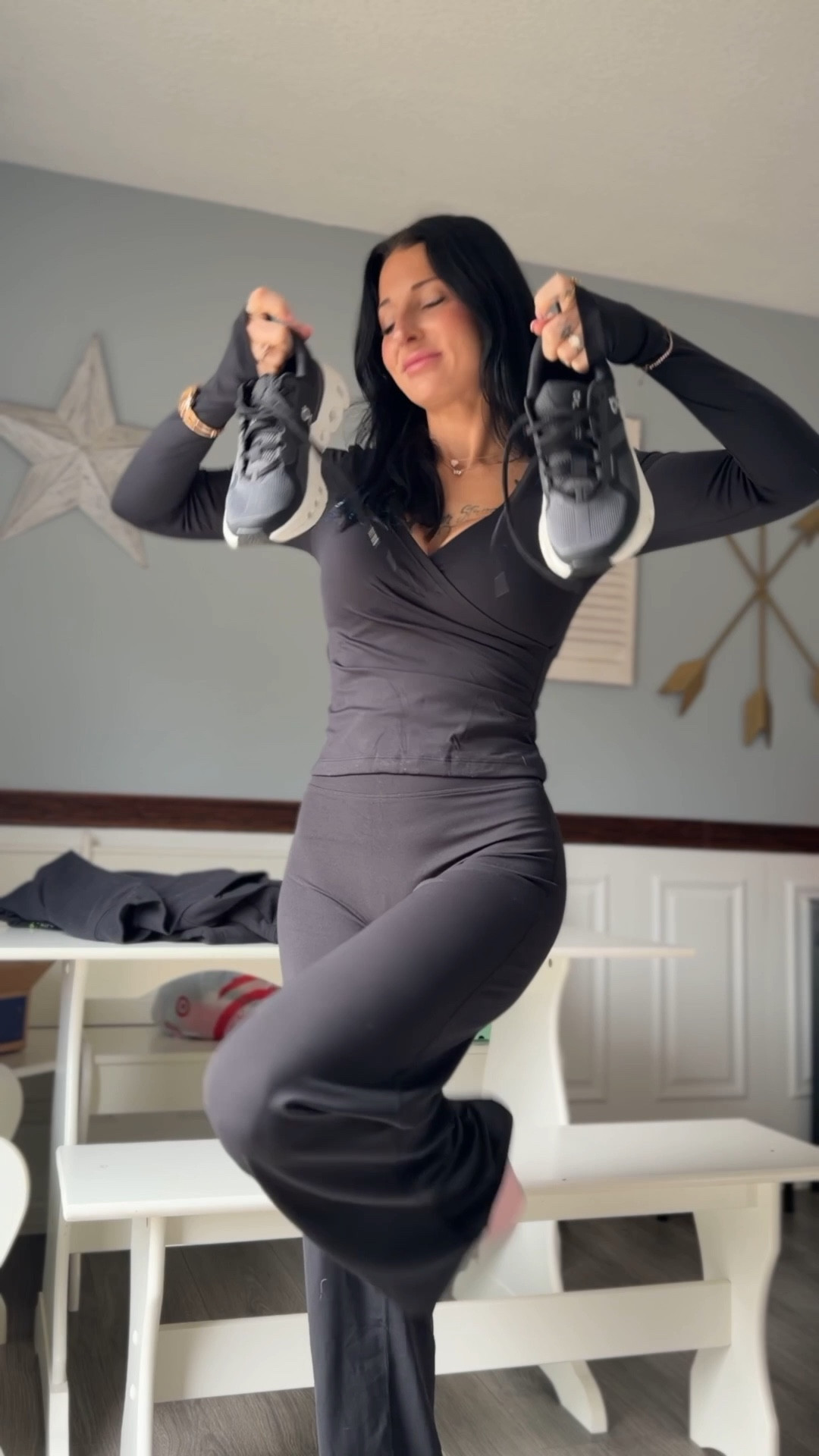 If this set isn’t in your wardrobe you are absolutely missing outt

#LTKmomlife #LTKActive #LTKgrwm