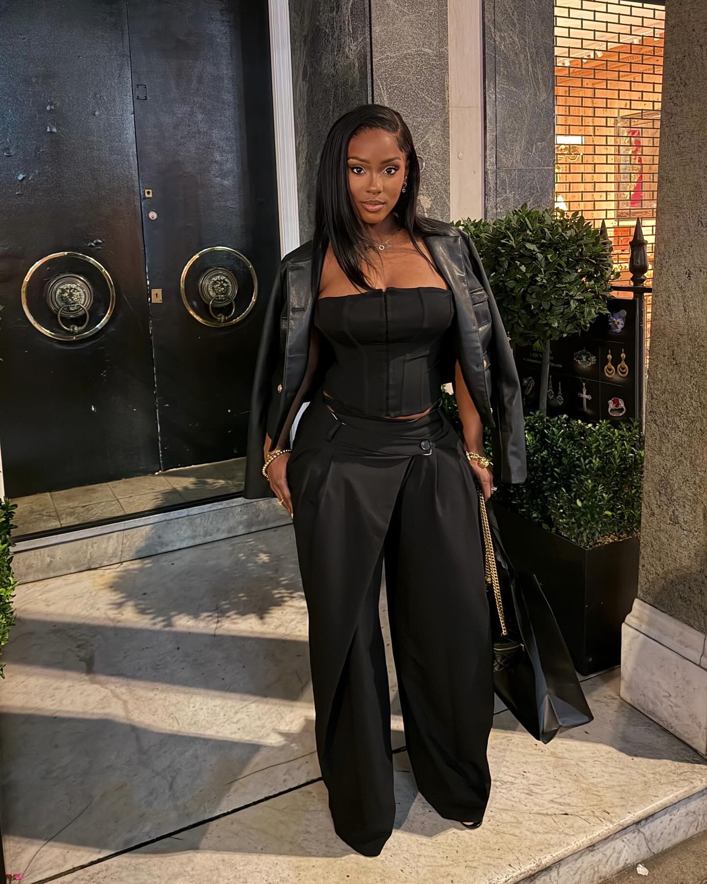 Ona date, kina nervous 🌝