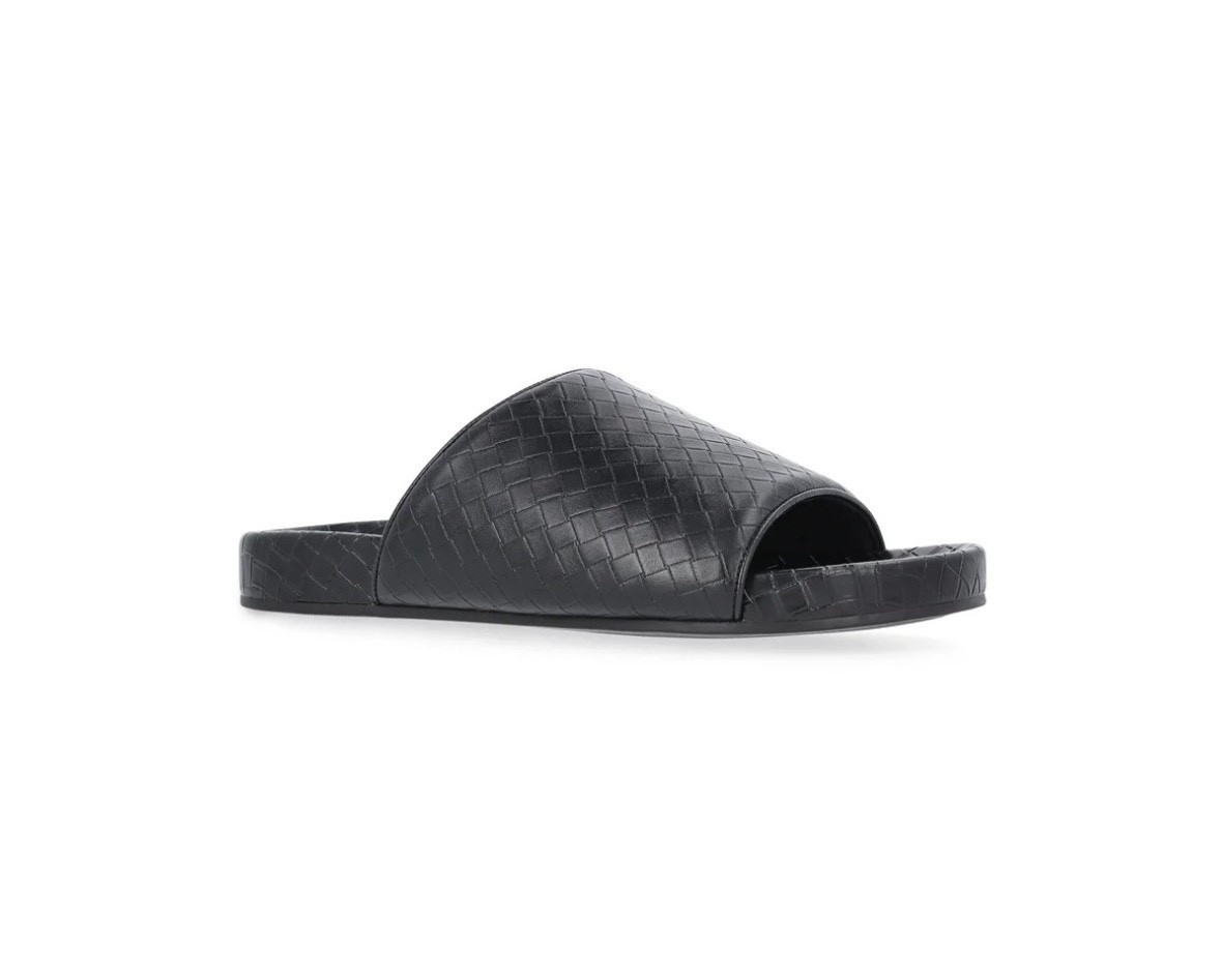 Puff sandals

#LTKootd #LTKOver40 #LTKSeasonal