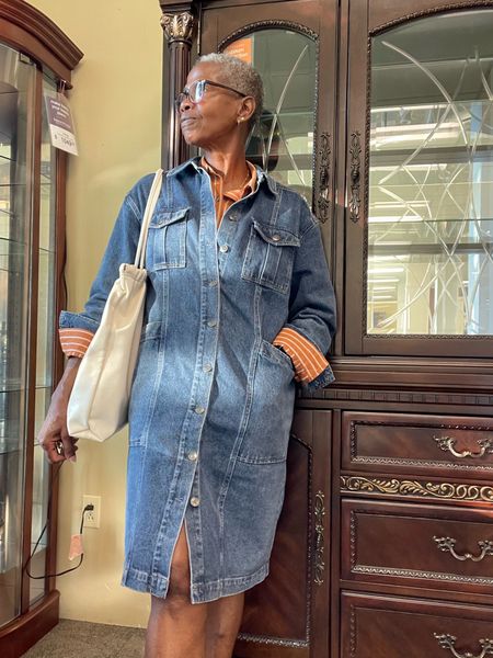 Long-sleeve denim dress
Collared neckline with button-up front
a casual fit
 front and side pockets