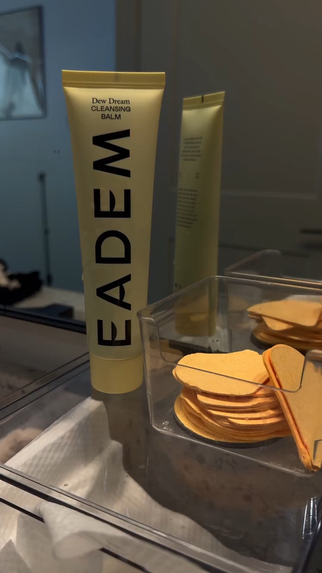when I tell you this @EADEM Dew Dream Cleansing Balm Shocked me !! I'm in love

#cleansingbalm #eadem #skincareroutine #nashvillecontentcreator #cleanser

#LTKBeauty #LTKselfcare