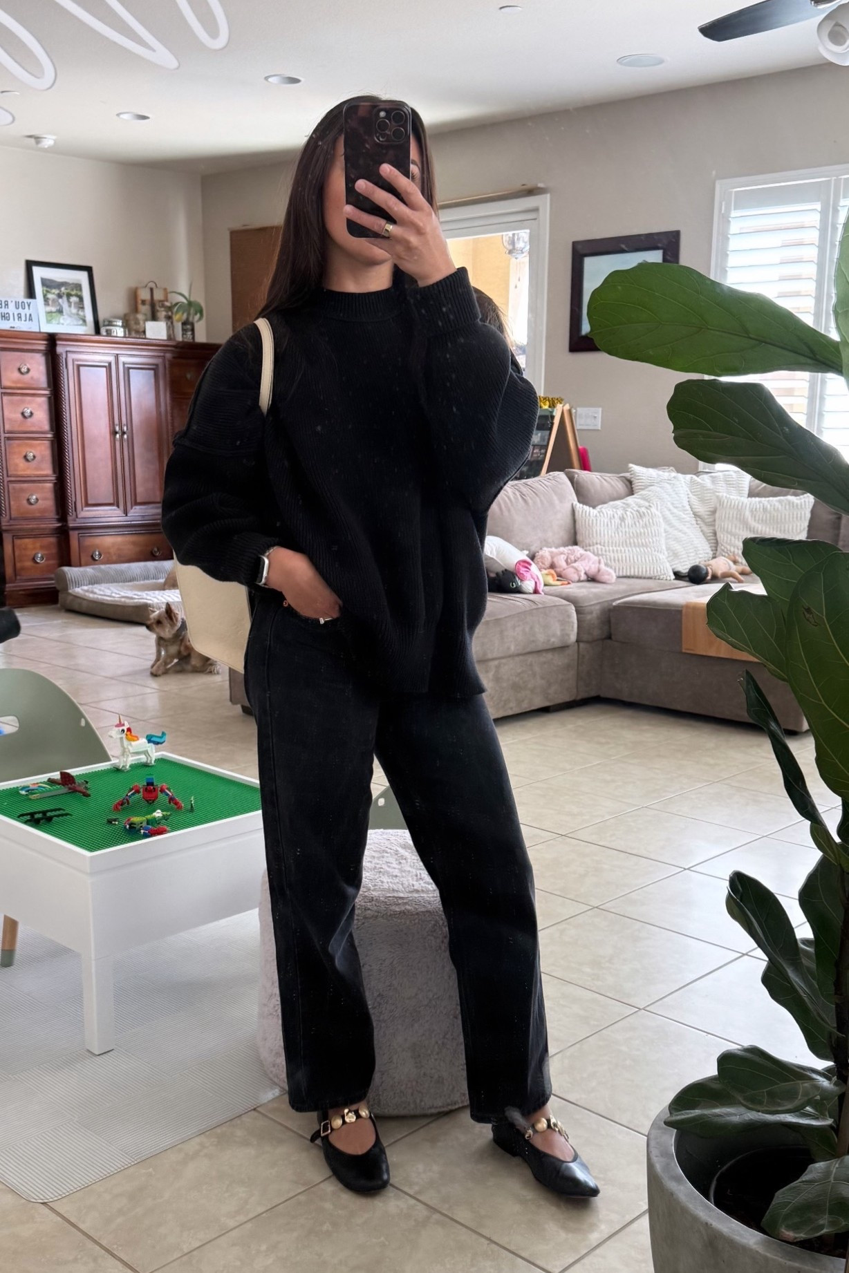 easy on the go outfit today 🖤