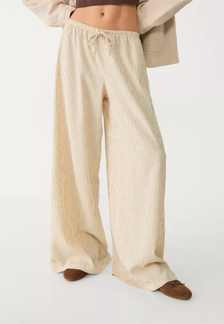 Flowing striped trousers | Stradivarius (UK)