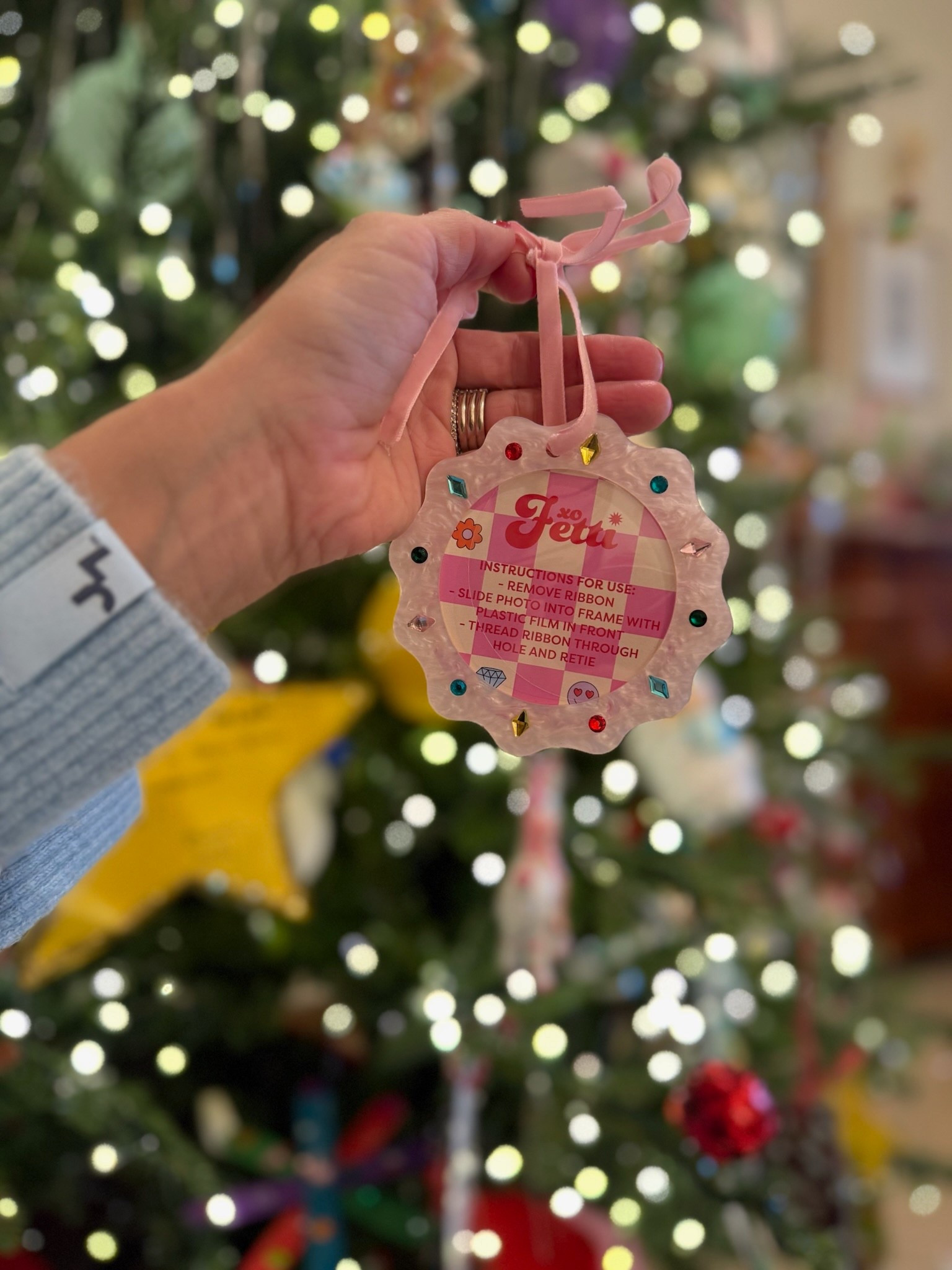 Would be so cute on top of a gift! Picture frame ornament anyone would love! 

#LTKKids #LTKGiftGuide #LTKHoliday