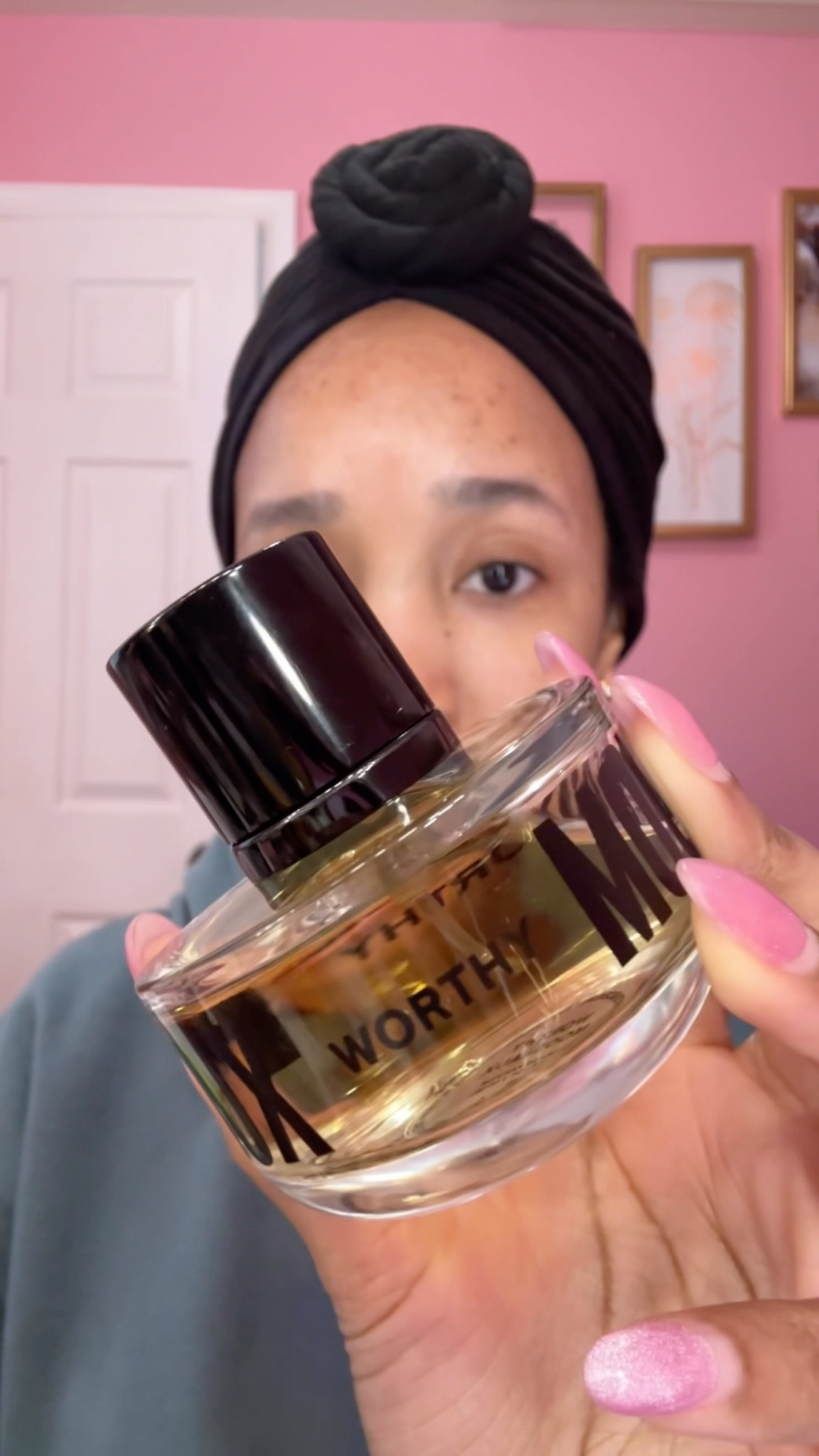 ✨ Day 26 of my scented countdown to 39 ✨
Today’s theme is movie date fragrance 🍿🎞️
Moodeaux Worthy — warm, sensual, and effortlessly inviting. The kind of scent that makes you want to lean in a little closer. 😉✨

#FragranceLover #Moodeaux #Worthy #DateNightScent #MovieDateVibes #FragranceCommunity #PerfumeCollection

#LTKWedding #LTKGiftGuide #LTKBeauty