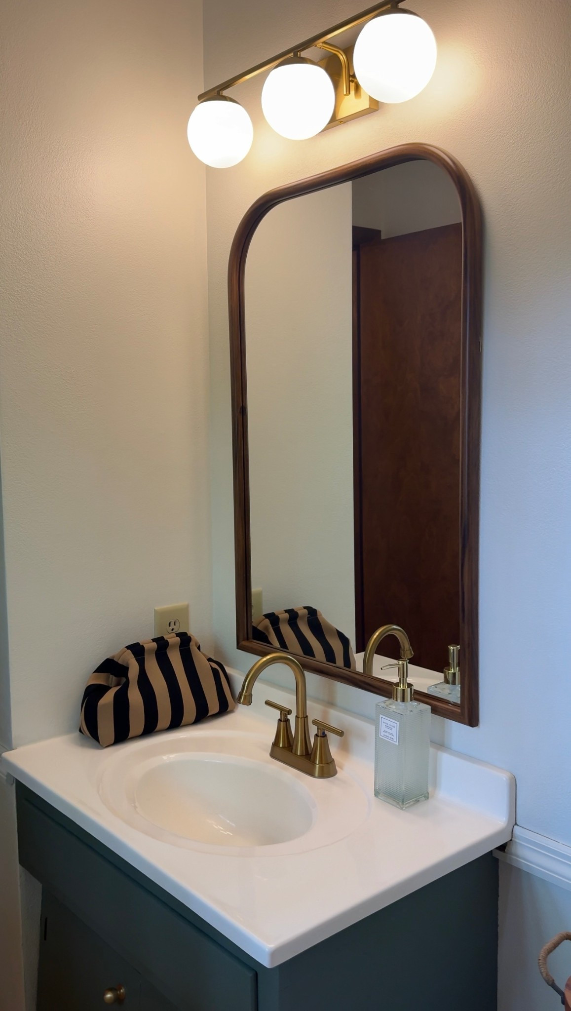 Affordable moody master bathroom refresh 🛁🫧🚿 #bathroommakeover #bathroominspo #bathroomdecor

#LTKHome #LTKFindsUnder100 #LTKFindsUnder50