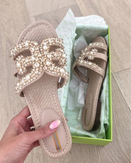 These pretty sandals are so perfect for spring 😍 they are currently on sale 20% off with code: FRESH

Spring sandals; slide sandals; tan sandals; neutral sandals; vacation outfits; shoe crush; Sam Edelman; Christine Andrew 

#LTKSeasonal #LTKstyletip #LTKshoecrush