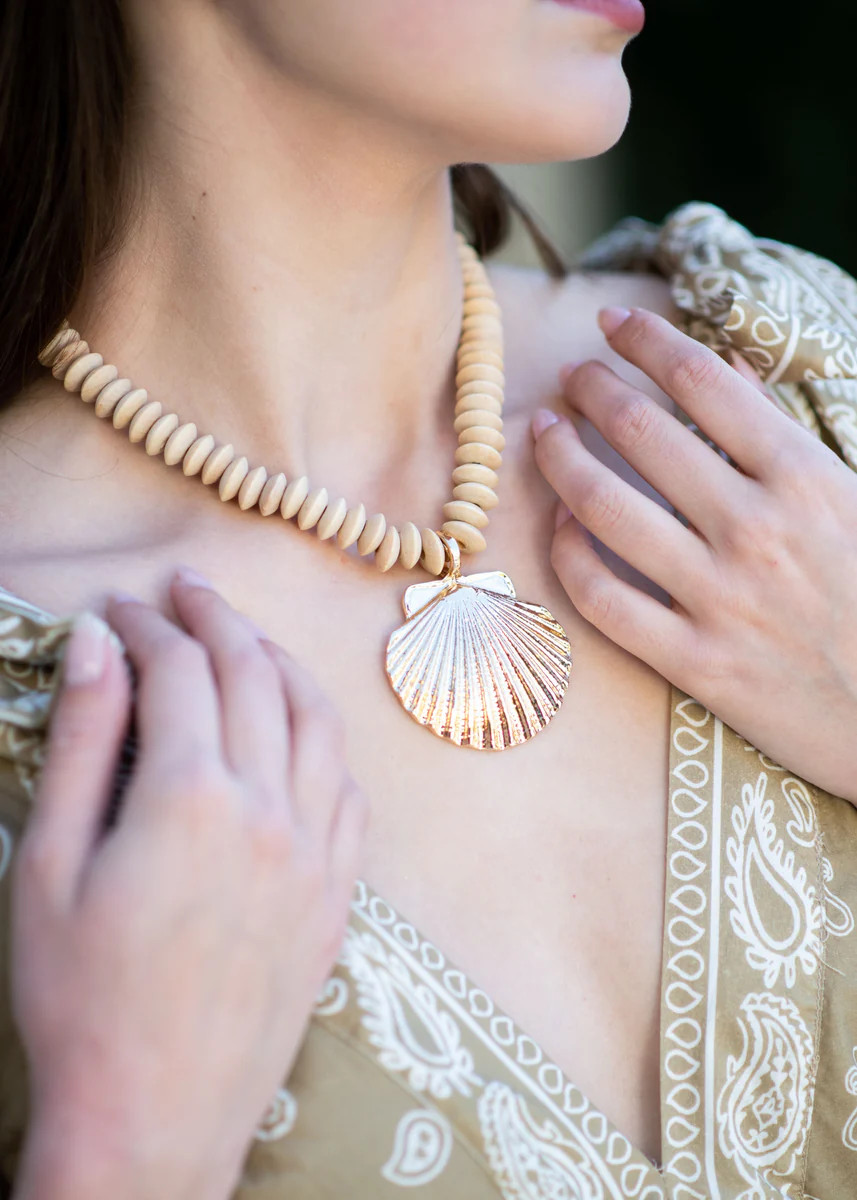 Nori Beige Beaded Gold Metal Pendant Necklace - Seashell | Benaar La