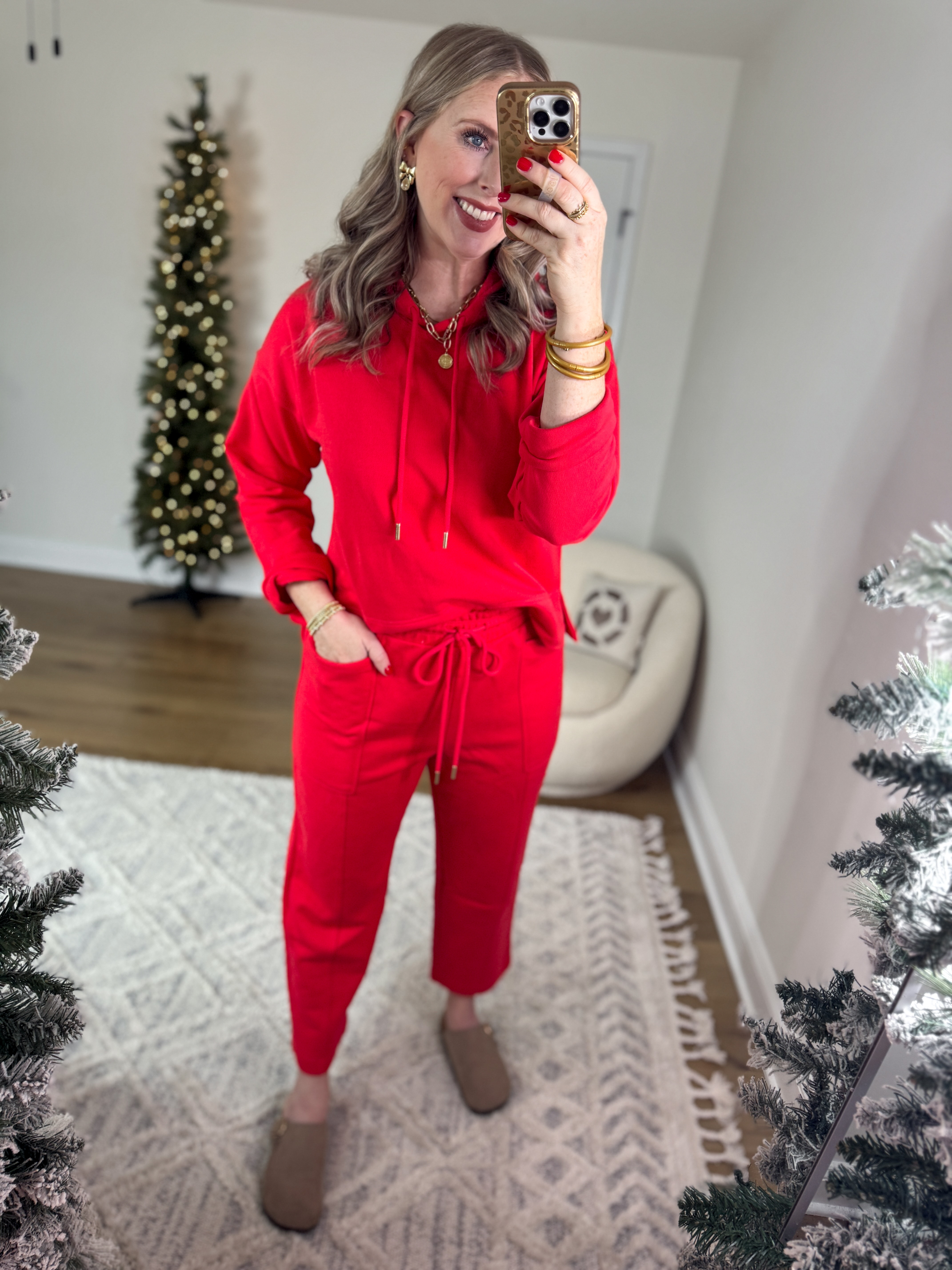 Weekend Walmart Wins try-on!
Red hoodie- medium 
Cropped sweats- medium 

#LTKSeasonal #LTKActive #LTKFindsUnder50