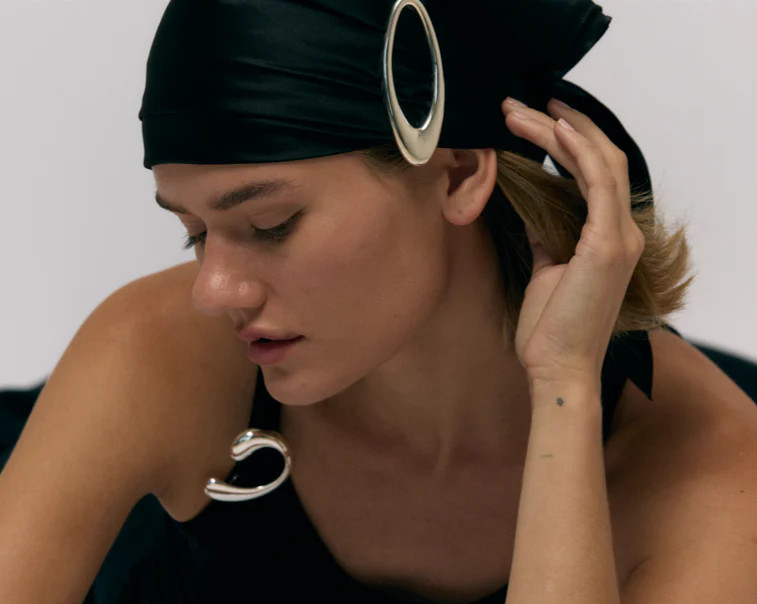 OVAL BROOCH GOLD
$100.00 | Heaven Mayhem