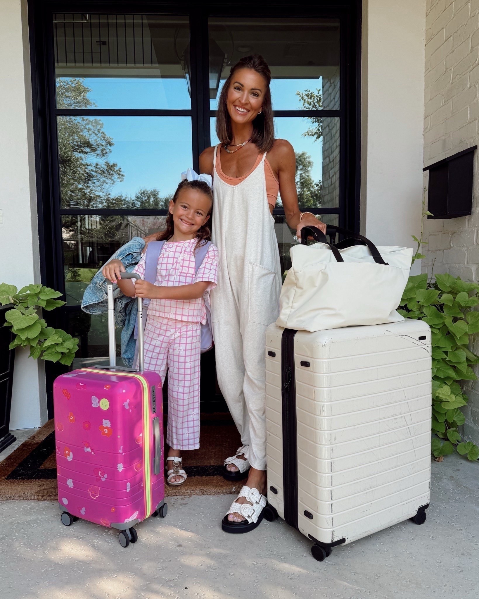 comfy travels outfits 🩷 this luggage + bag are seriously the BEST quality! 🙌🏼

#LTKTravel #LTKFamily