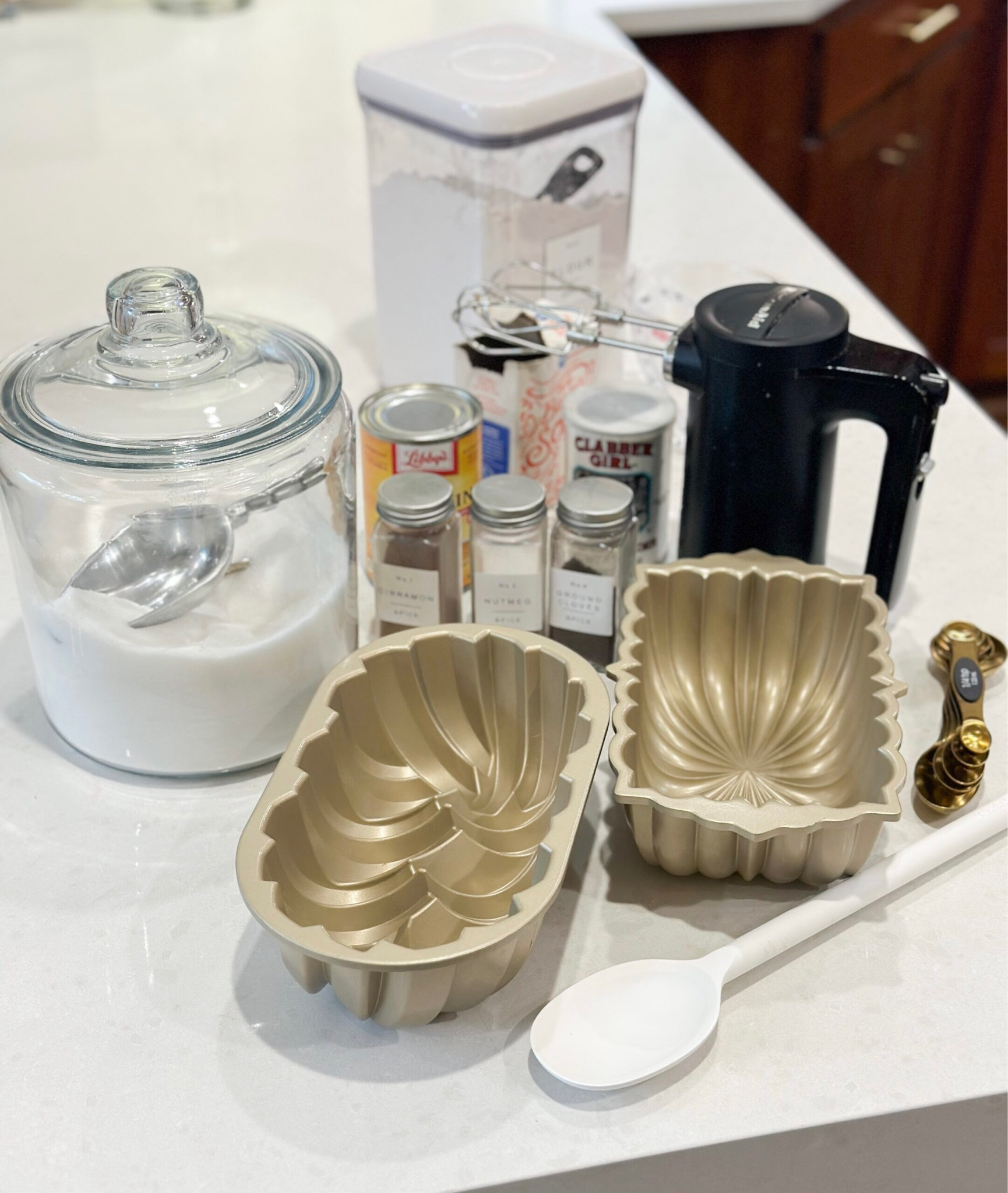 Holiday Hosting Essentials 

Pumpkin bread  holiday recipe  holiday cooking  holiday hosting  bread pan 

#LTKHoliday #LTKSeasonal #LTKparties