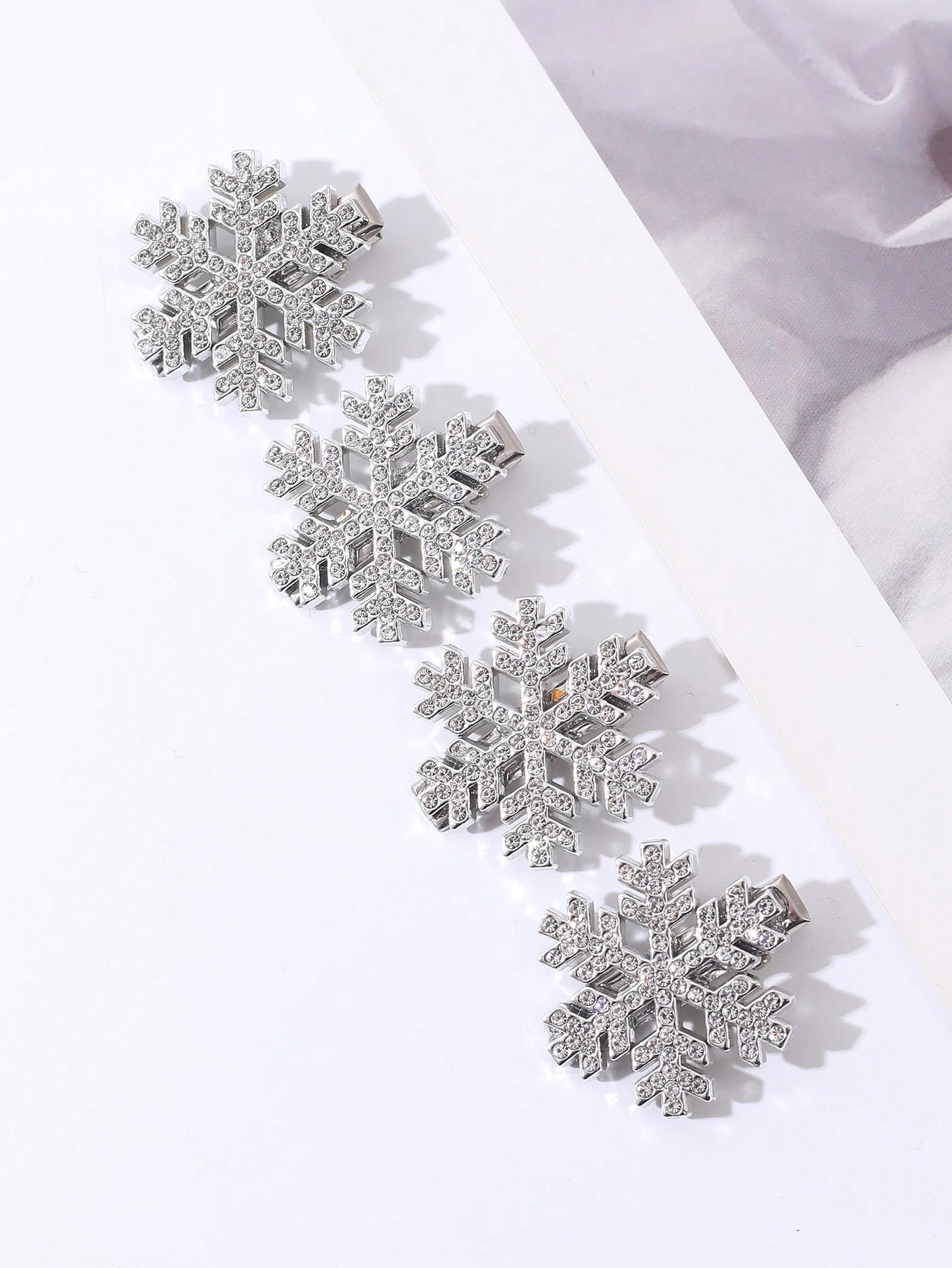 Trends4pcs Silver Cute & Elegant Rhinestone Christmas Snowflake Shape Hair Clips, Suitable For Al... | SHEIN