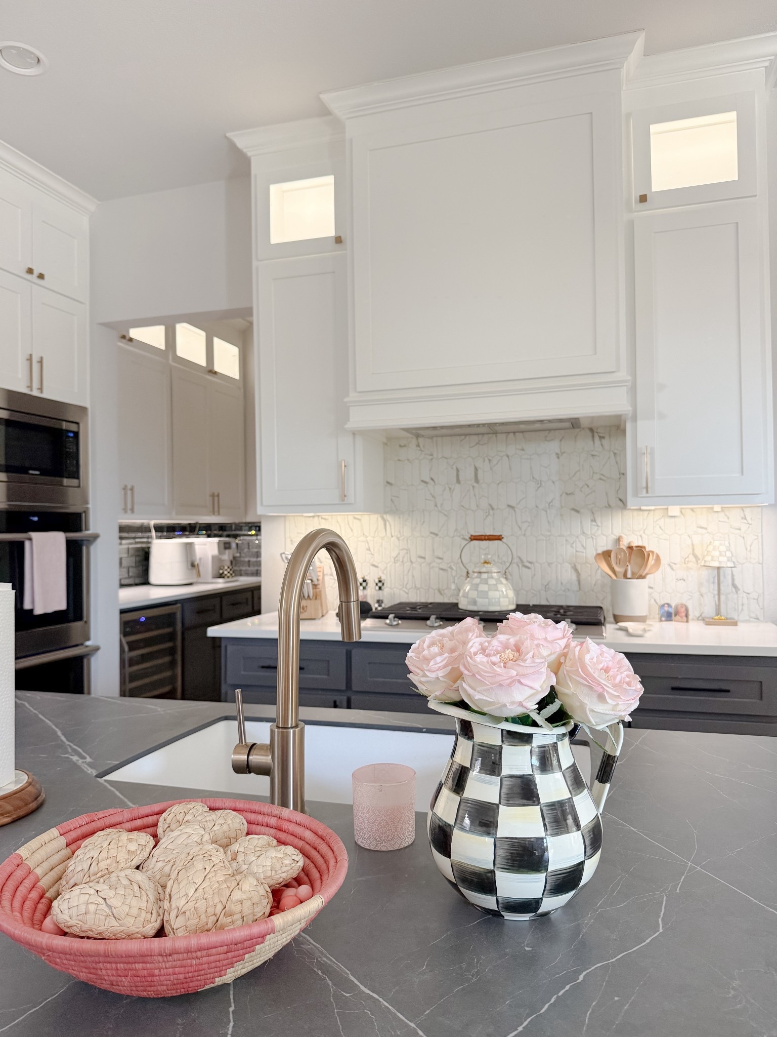 happy love week! 💘💌 obsessed with these real life like peonies in my kitchen 😍 #valentinedecor #kitchendecor #homedecor #peonies

#LTKHome #LTKValentine #LTKSeasonal