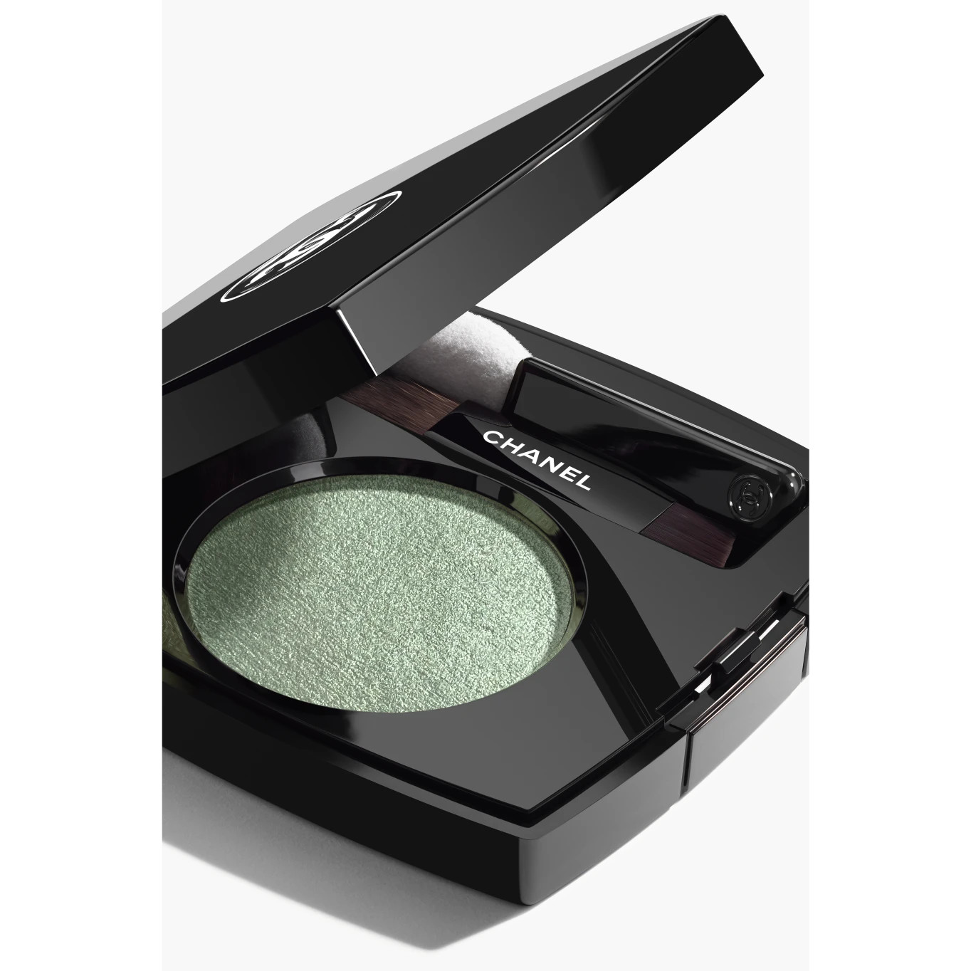 OMBRE ESSENTIELLE  Multi-use longwearing eyeshadow 254 - Menthe à l’eau | CHANEL | Chanel, Inc. (US)