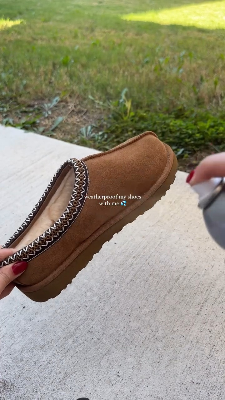 I didn’t pay all that money for water to ruin my shoes 🙃 find this spray on Amazon or comment SHOP and I’ll send you the direct link 🫶🏼

 #ugg #uggs #ugglife #amazonfind