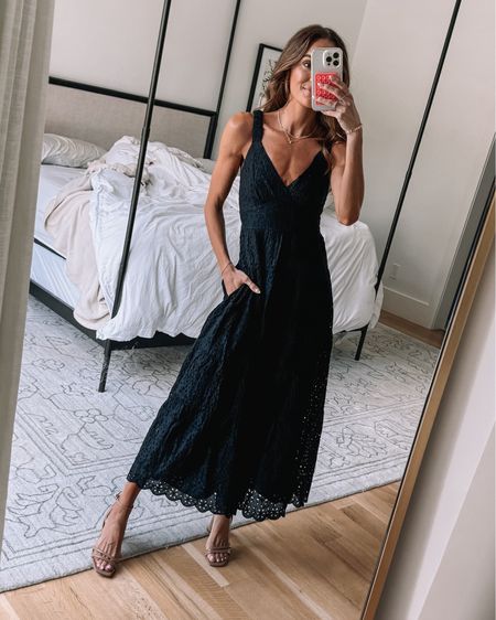 stunning black maxi dress with the prettiest eyelet detailing! 🖤 such a cute dress for summer! 😍


#sundress #summerdress #summeroutfit #maxidress

#LTKStyleTip