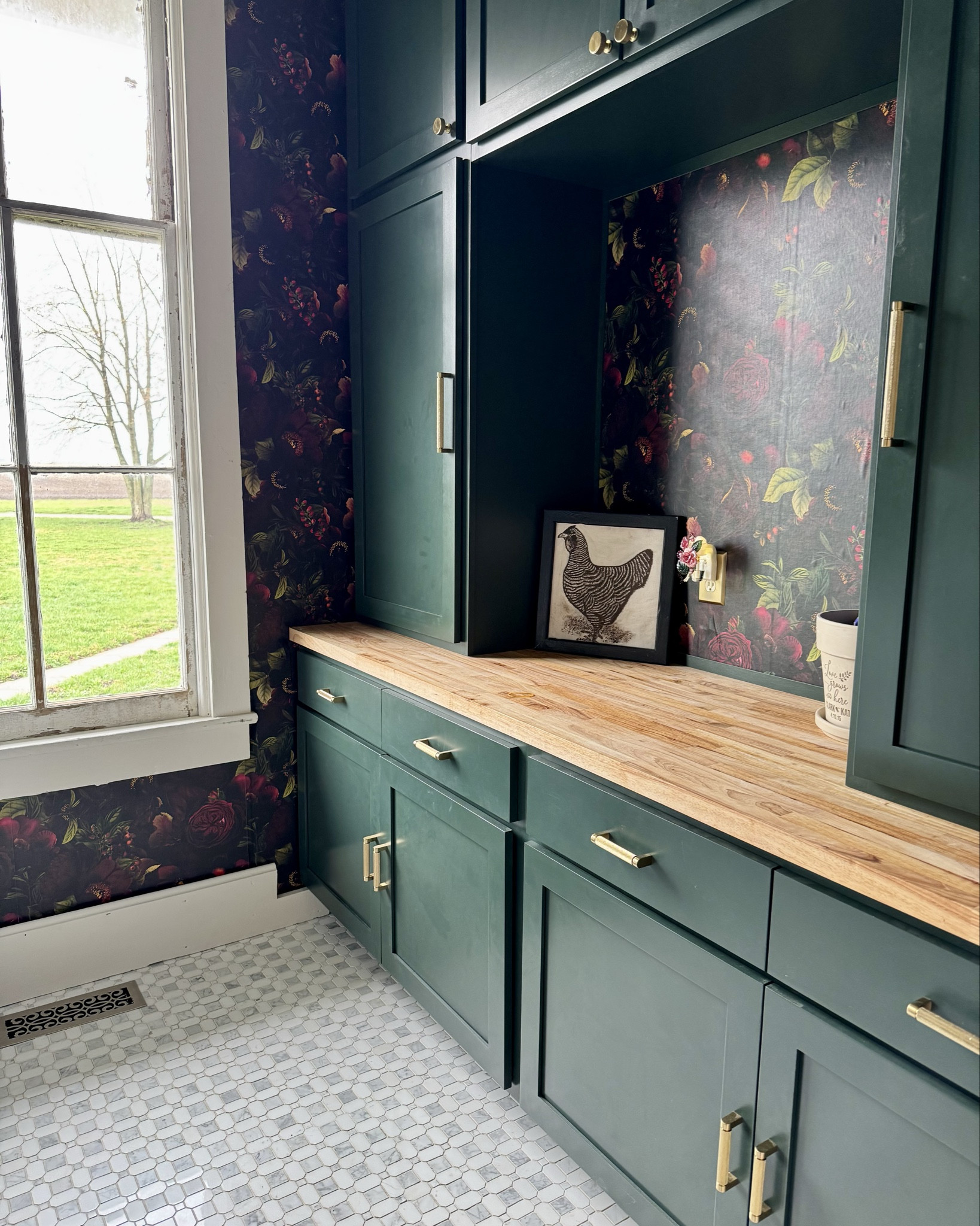 Who knew laundry could actually be fun? ✨ 

Our laundry room makeover turned the chore I dreaded into one of my favorite spaces. Proof that even the boring  corners of an old house can become a little slice of joy.
 

#LTKHome
