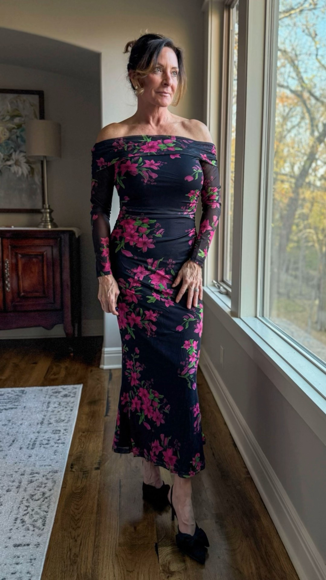 The floral off-shoulder dress that steals the whole night. 🌸🖤
Bold florals, a sleek fit, and that gorgeous neckline—this dress is perfect for holiday parties, dinners, or any event where you want a “wow” moment.

• Off-shoulder, elegant, flattering
• Stretchy, comfortable fabric
• Vibrant floral print
• Effortless, eye-catching silhouette

#HolidayOutfit #FloralDress #EveningStyle #LTKFashion #Over40Style #cocktaildress #weddingguestdress