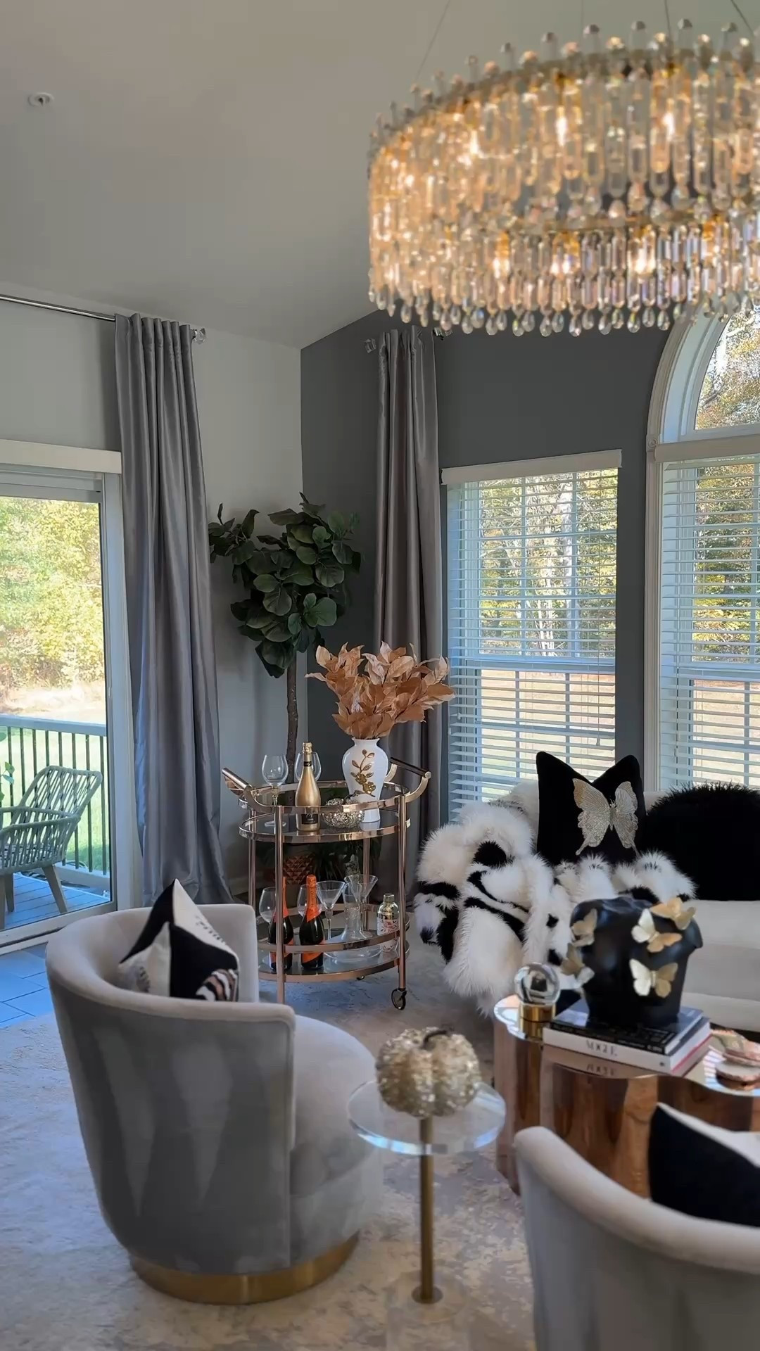 Bringing elevated fall textures into my living room with Z Gallerie’s newest collection 🍂
I’m loving how these pieces layer together .

Shop my entire fall look here ↓
#ZGallerie #FallDecor #HomeAndStyleWithJoy

#LTKHome