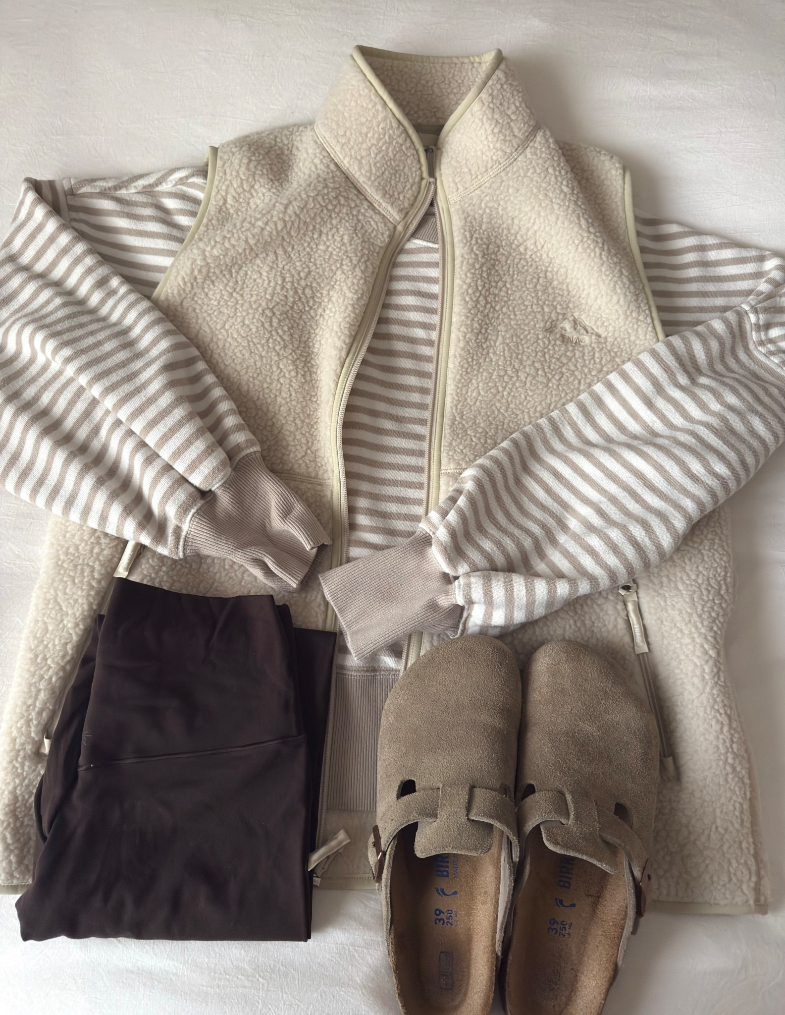 Comfy outfit! 

#aerie #artizia #tna #christmasgifts #cozygifts #fleece

#LTKGiftGuide #LTKHoliday