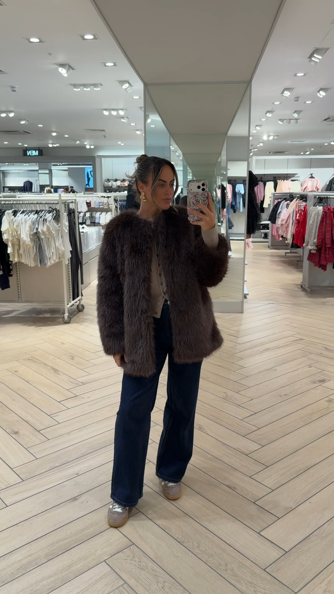 Collarless faux fur coat!
Tried this on today and loved the shape of it! Wait until you see the price + there’s 20% off l!

I’m wearing an XS - comes up big 

Faux fur coats, winter coat, Black Friday sale 

#LTKwinter #LTKfestive #LTKCyberWeek