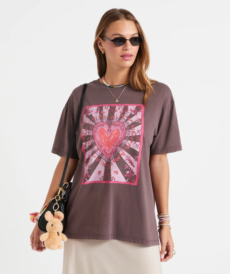 MI AMOR BOYFRIEND GRAPHIC TSHIRT | Sportsgirl