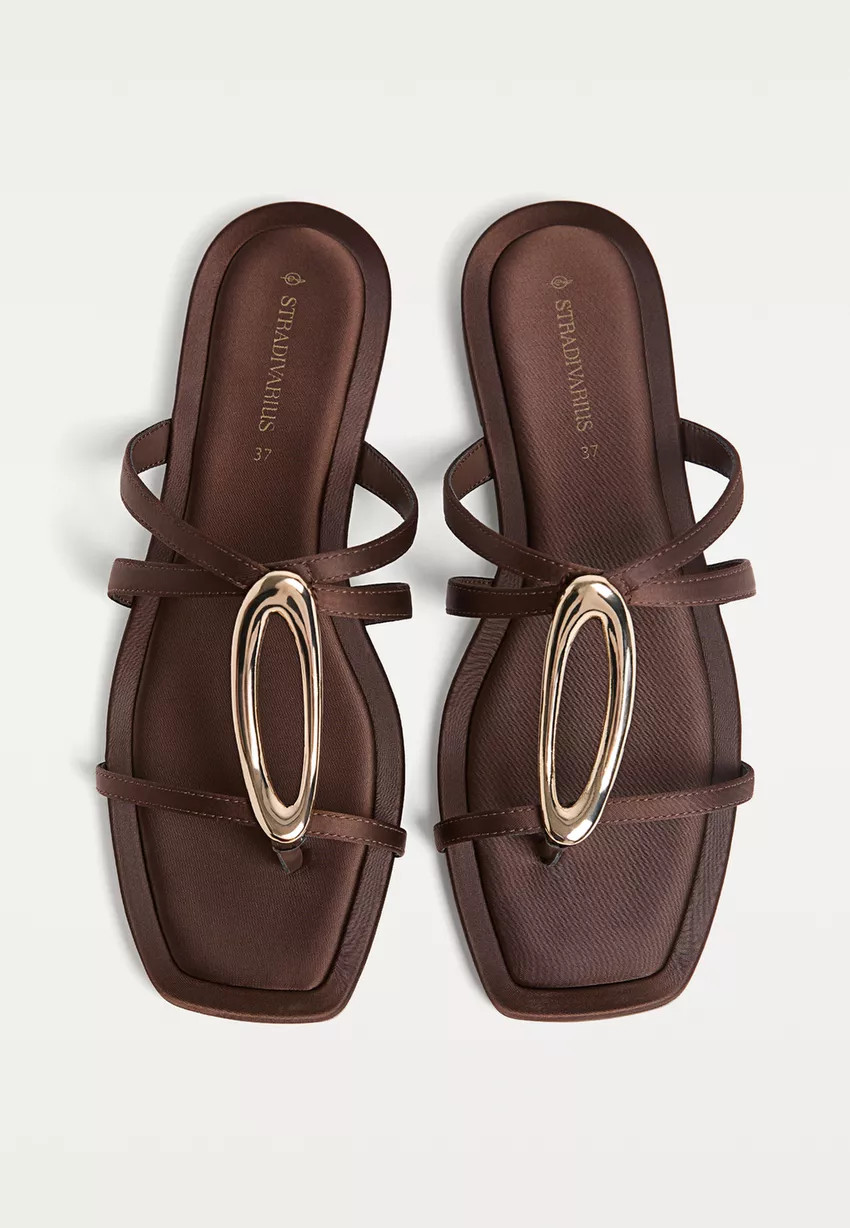 Flat sandals with metal detail | Stradivarius (UK)