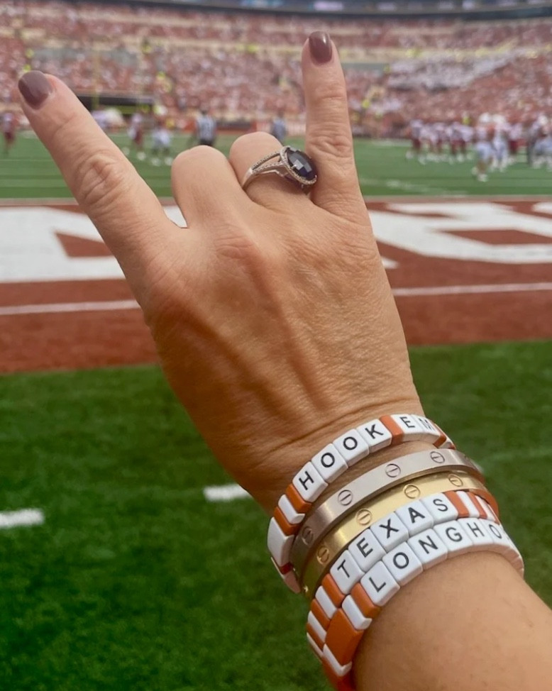 Austin company @lalumiereny partnering with @collegestacks on these stackable longhorn bracelet sets starting at $45+  