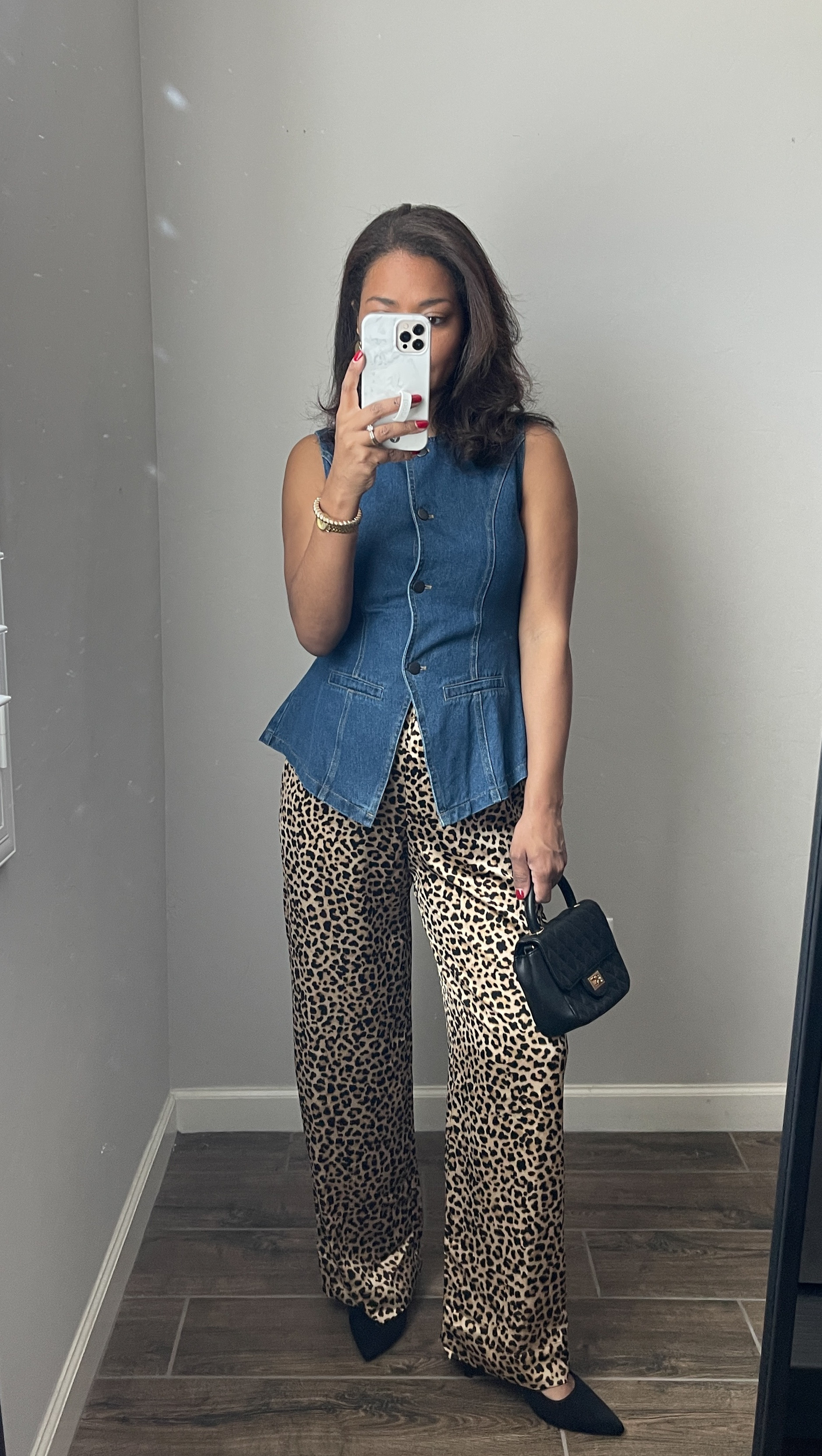 Today’s OOTD! Small in tops. Medium typically in sweaters. Pants are size small or 4, jeans are a size 27 regular 
Outfit of the day, OOTD, outfit details 

#LTKWatchNow #LTKFindsUnder100 #LTKFindsUnder50