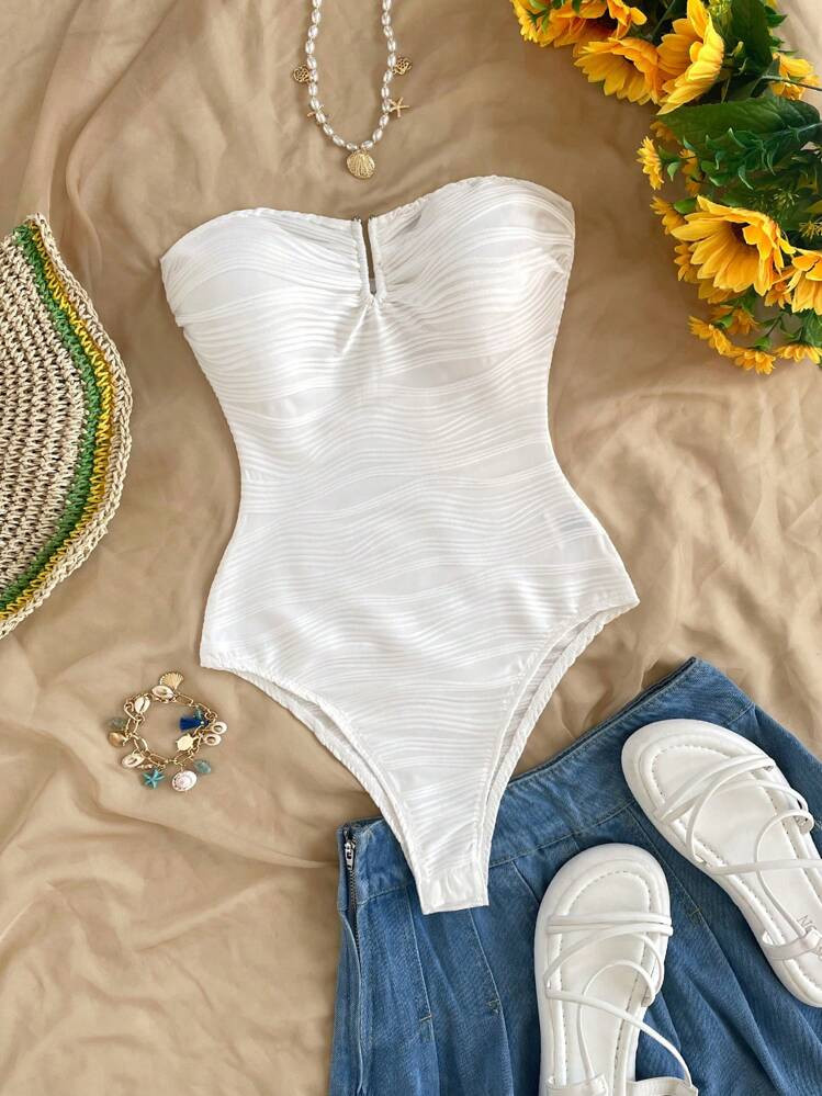 SHEIN WYWH White Textured Fabric Metal Accent Strapless Bodysuit, For Beach And Holiday | SHEIN