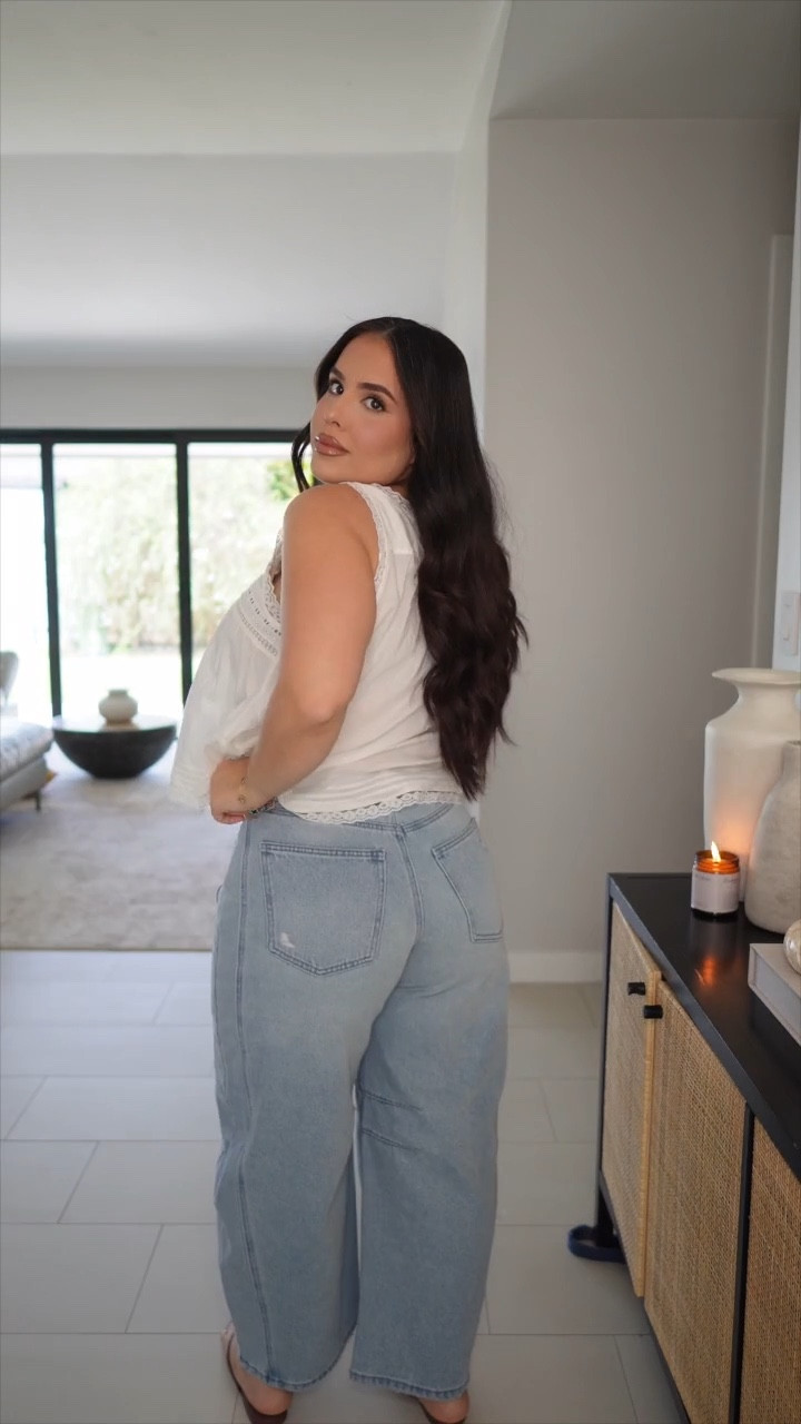 Size L in the top and size 10 jeans!


#LTKMidsize #LTKootd #LTKgrwm