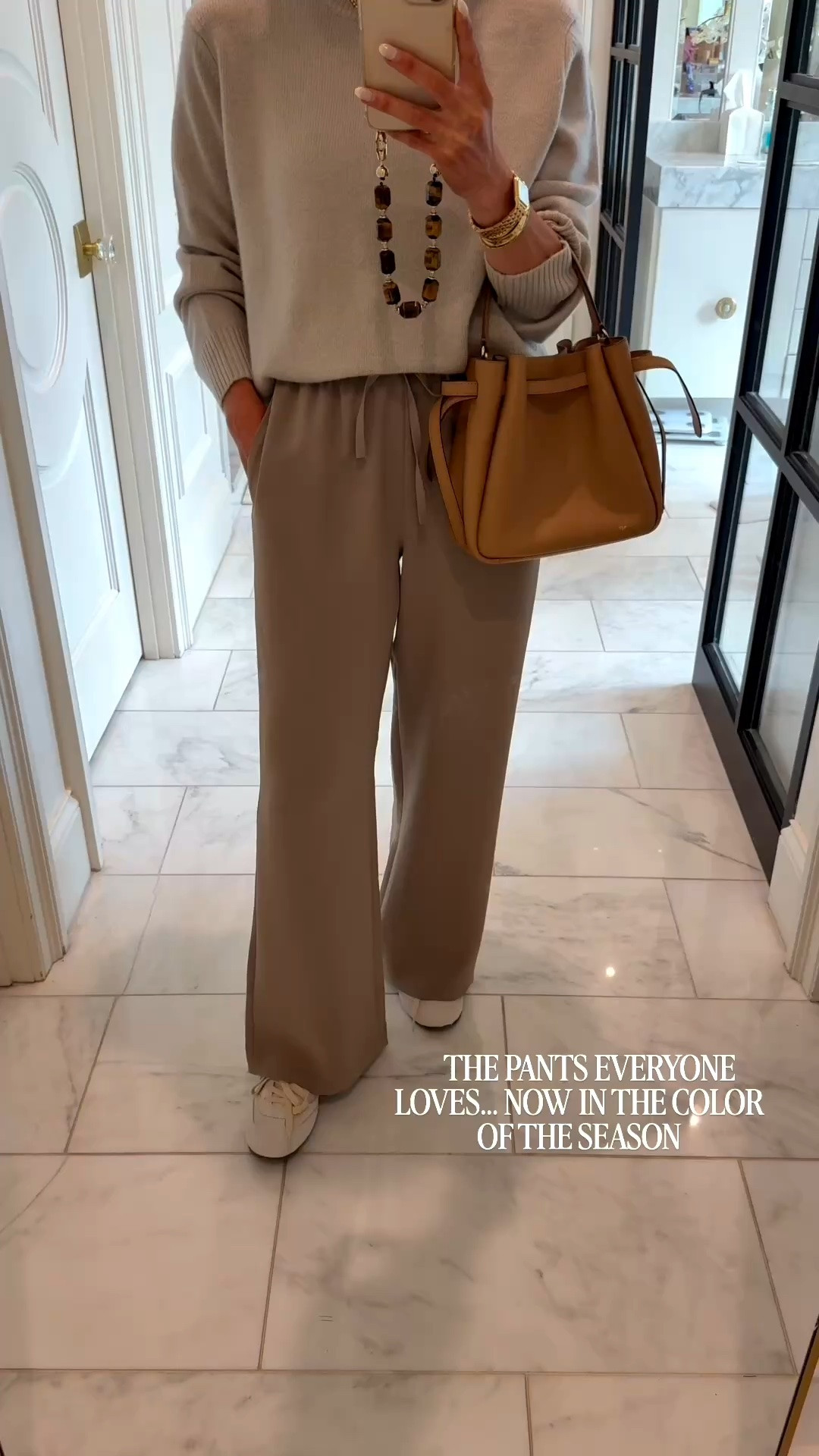 The viral @Aritzia pants in the perfect color for fall. I'm wearing  size small regular fits tts I'm 5'7 for reference