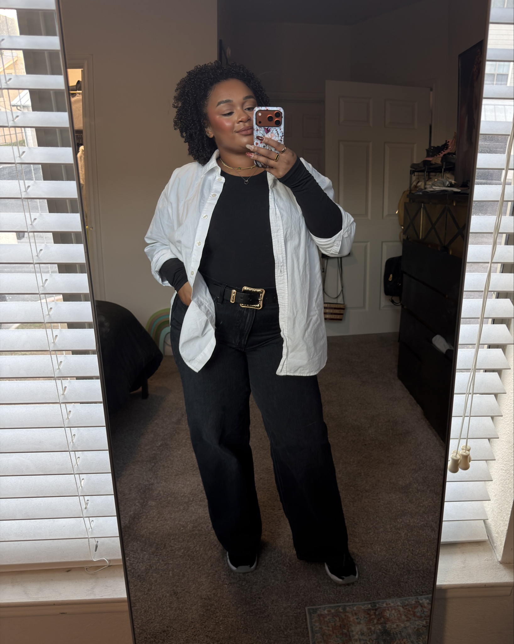 The kind of outfit that makes getting dressed easy. AE jeans size 12 🖤

#LTKStyleTip #LTKFindsUnder100 #LTKPetite