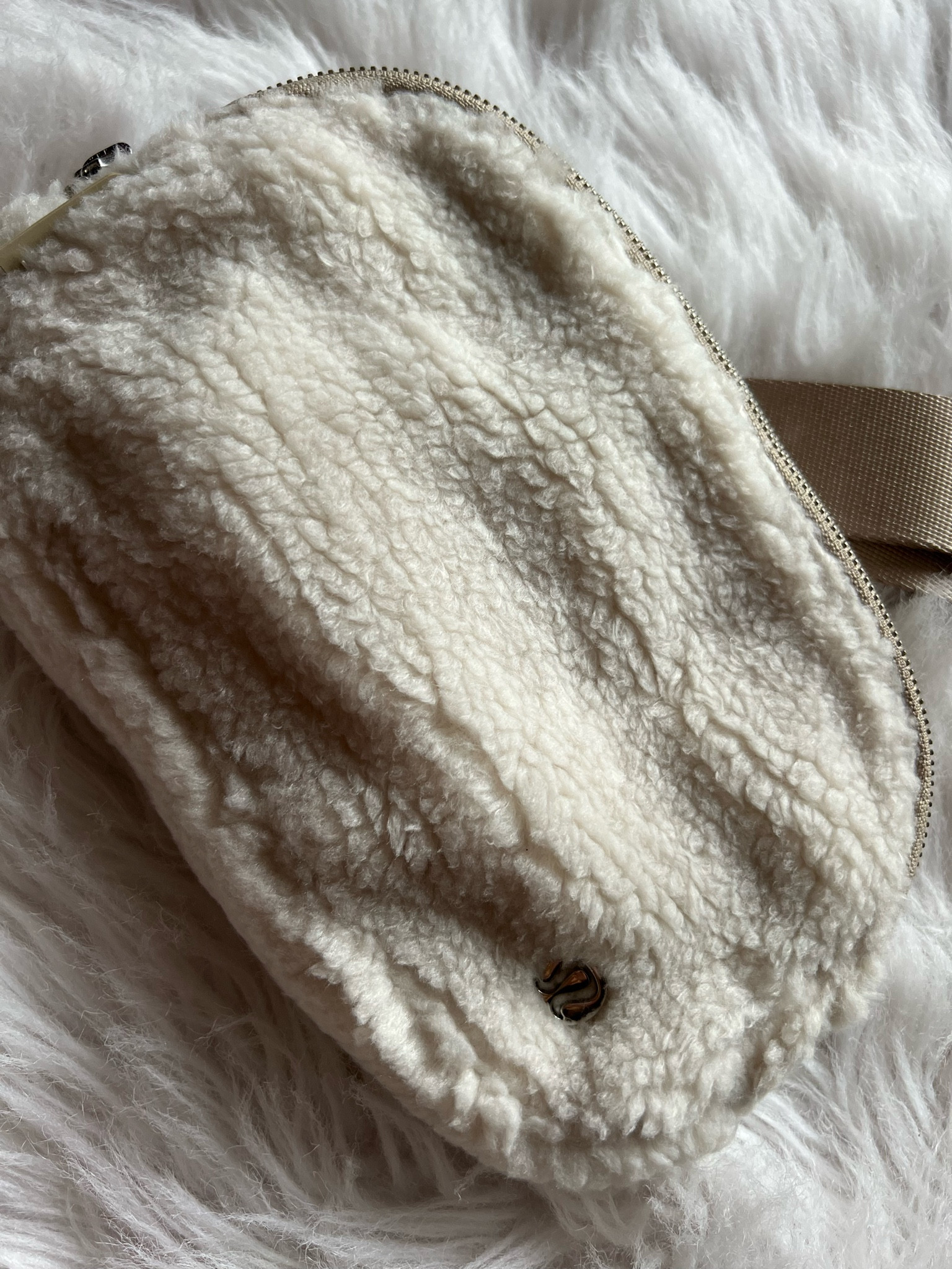 lululemon fleece belt bag back in stock!!😍


#LTKHoliday #LTKU #LTKSeasonal