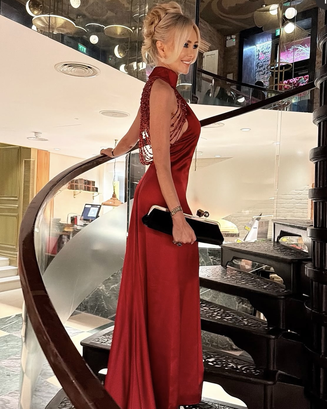 Glam look 💎
Gown: Suzie Turner
Bag: Jaquemus
Blazer: Yves Saint Laurent
#gown #eveninglook #formalevent