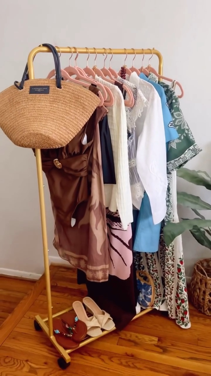 I always say I’ll pack light… and then this happens 😂

Let’s see what actually makes it out of the suitcase this week.

Follow along for what I actually wear vs what I packed 👀

spring break outfits, vacation outfits mom, vacation outfit 40s women

Comment SHOP below to receive a DM with the link to this post on my LTK ⬇ https://liketk.it/63SR9 #ltkswim #ltkover40 #ltkootd