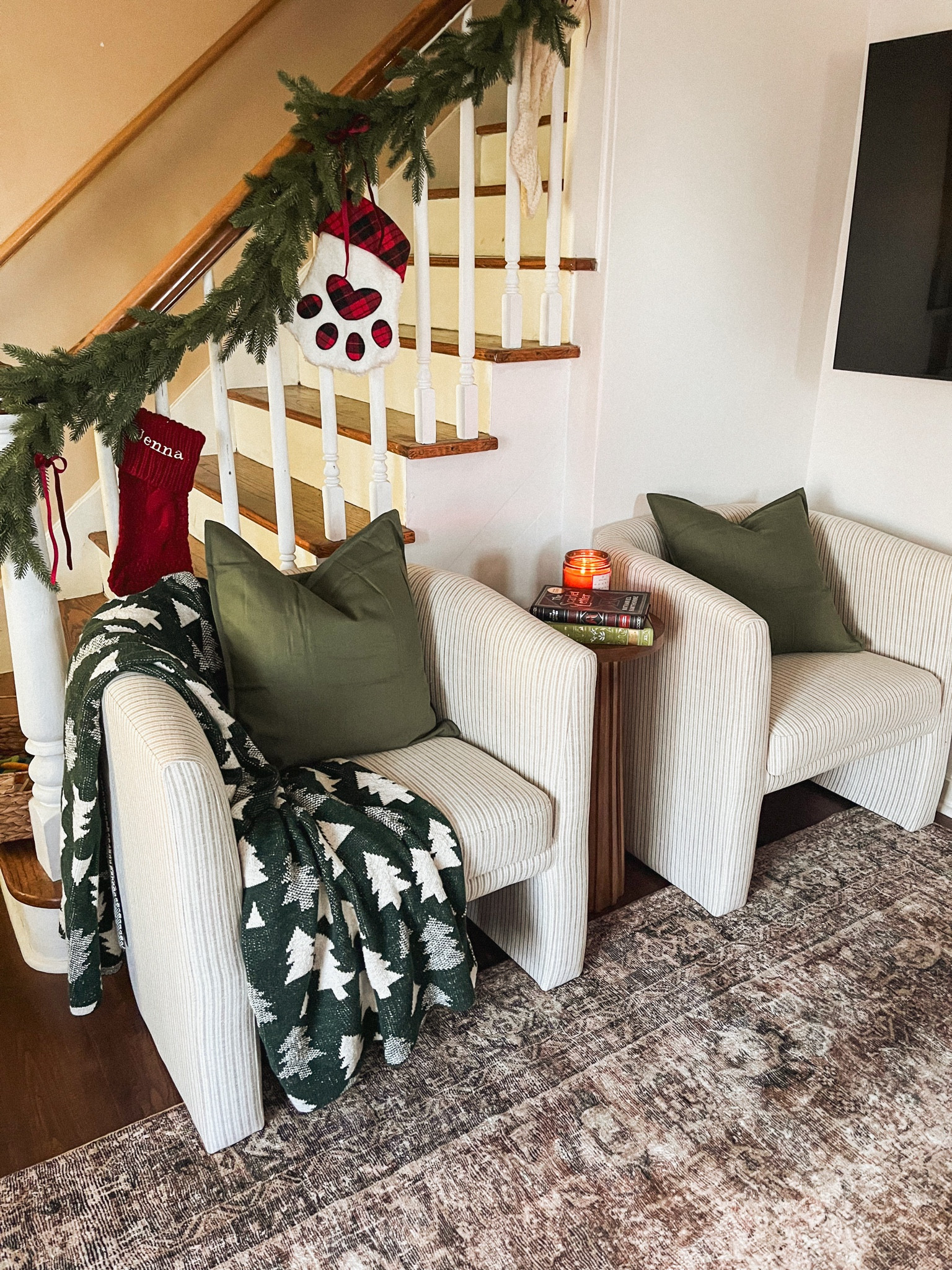 Time to take down all the Christmas decor, crazy how fast the holiday season comes and goes! 
.
.
#christmasdecor #livingroom #barrelchair #targethome

#LTKStyleTip #LTKHome #LTKSeasonal